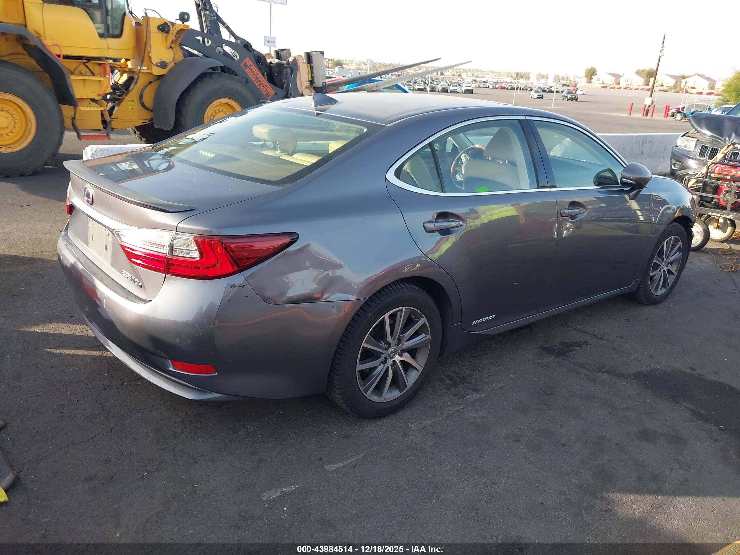 LEXUS ES image 4