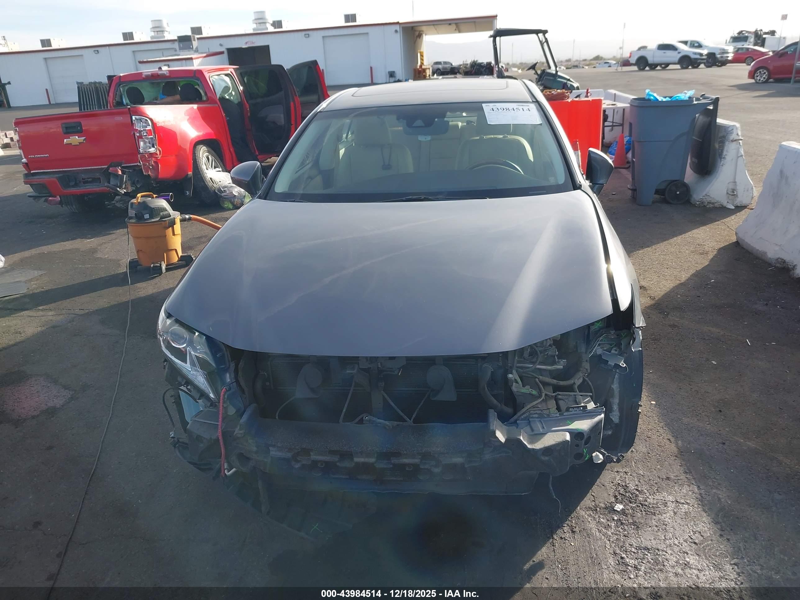 LEXUS ES image 6
