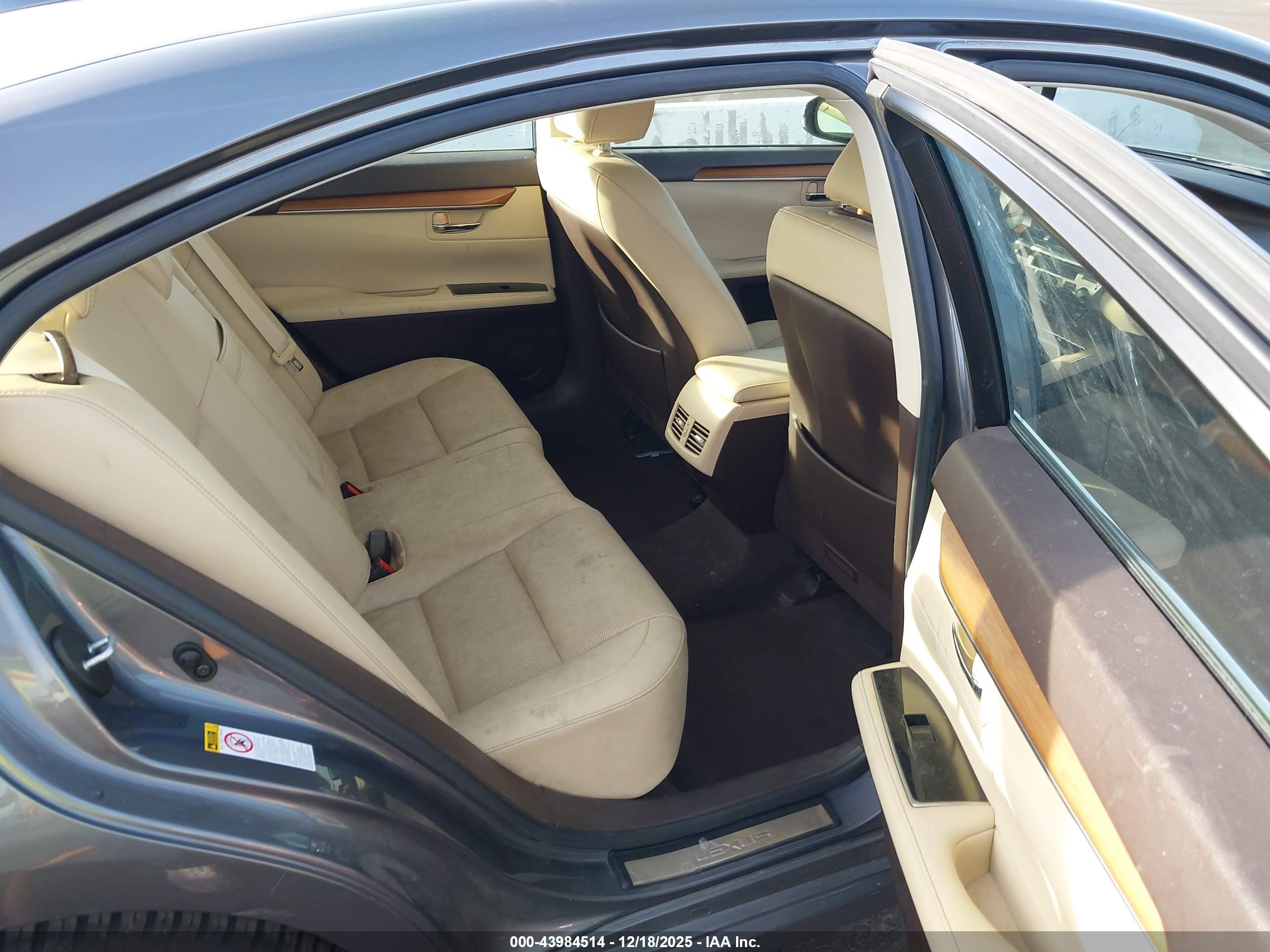 LEXUS ES image 8