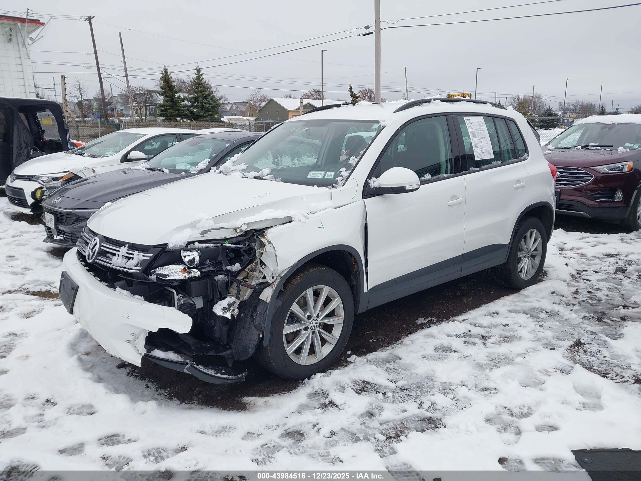 VOLKSWAGEN TIGUAN image 2