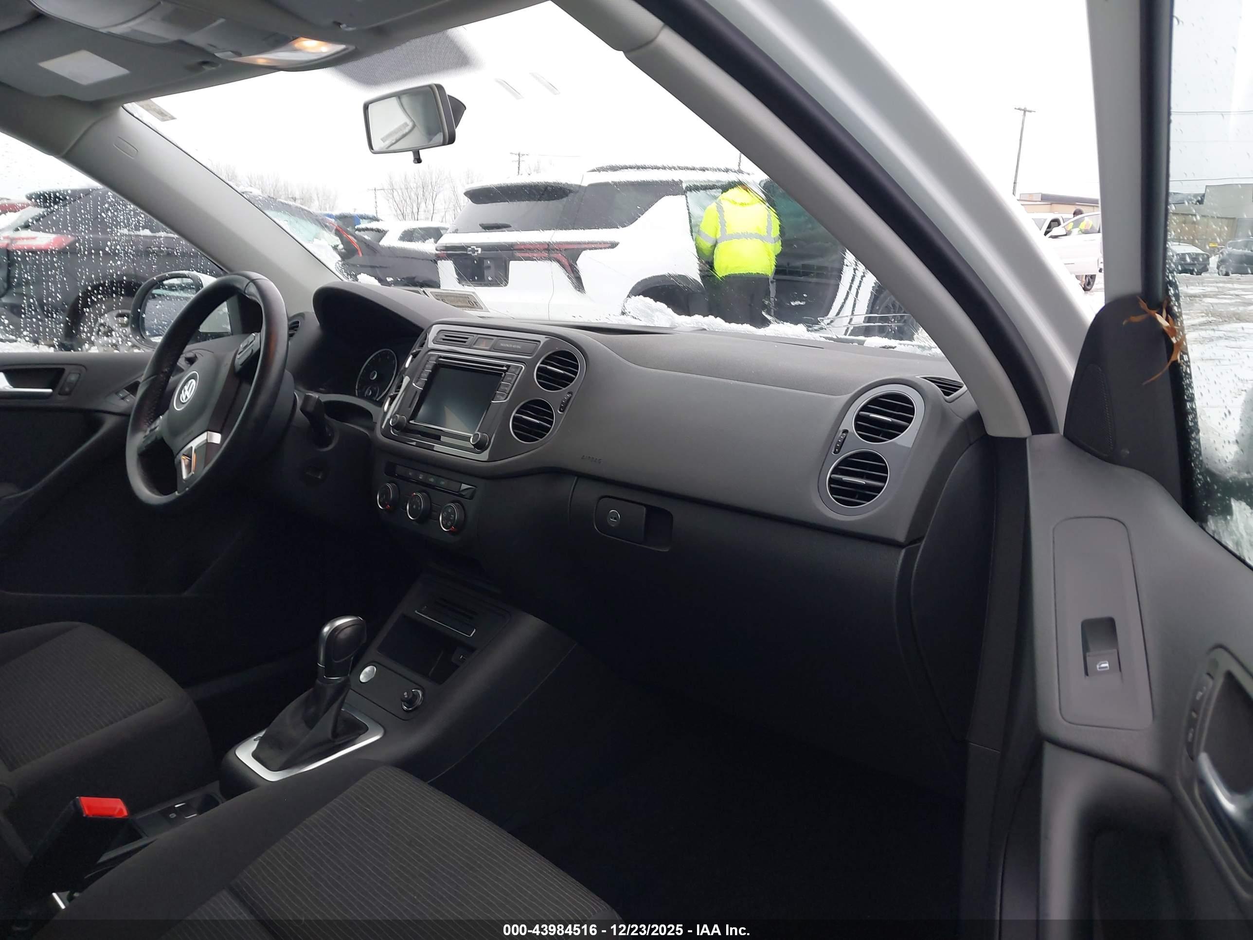 VOLKSWAGEN TIGUAN image 5