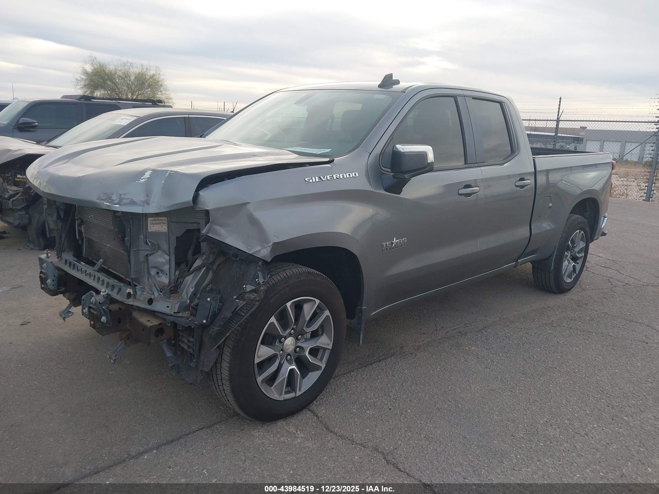 CHEVROLET SILVERADO image 2