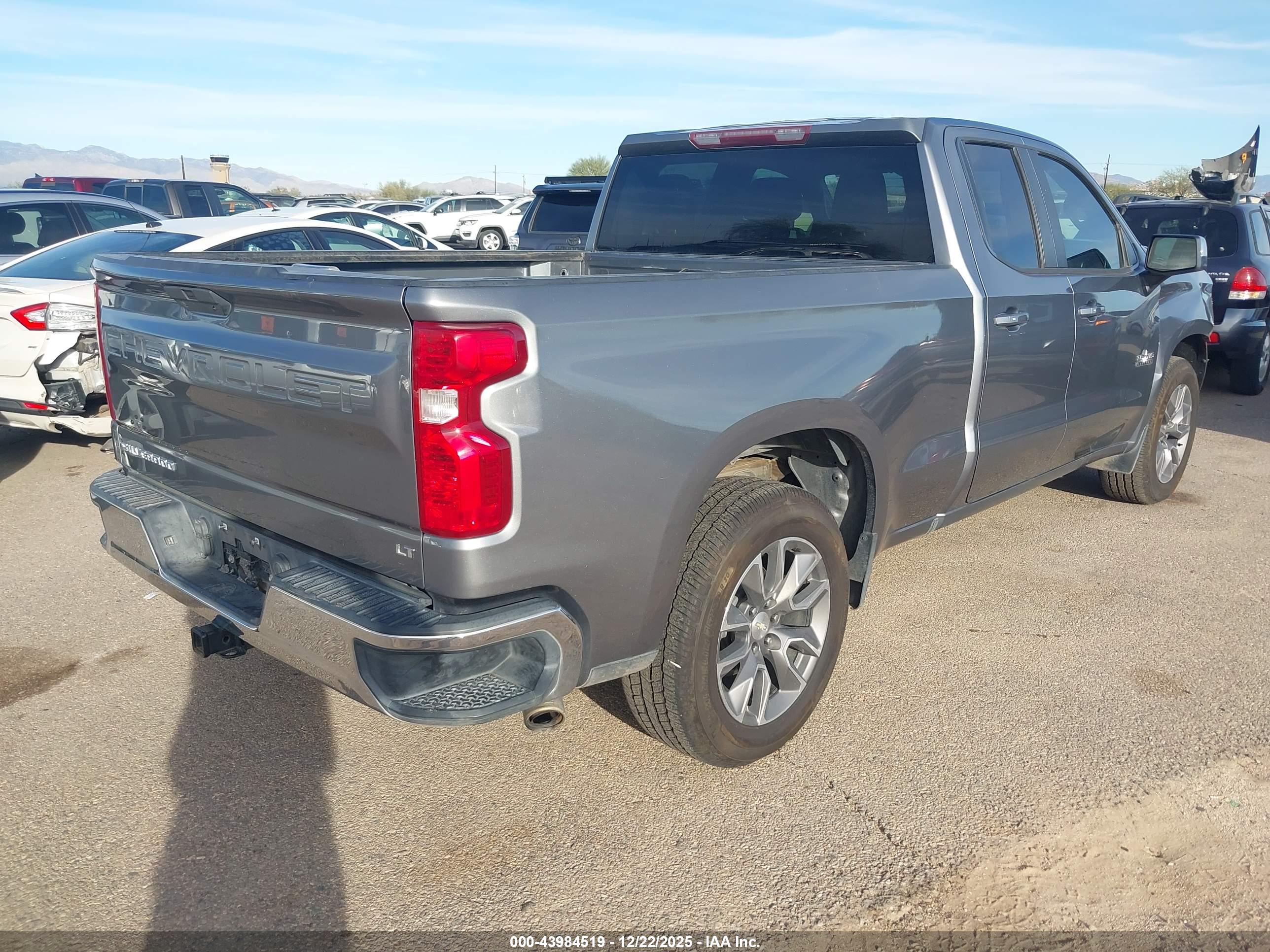 CHEVROLET SILVERADO image 4