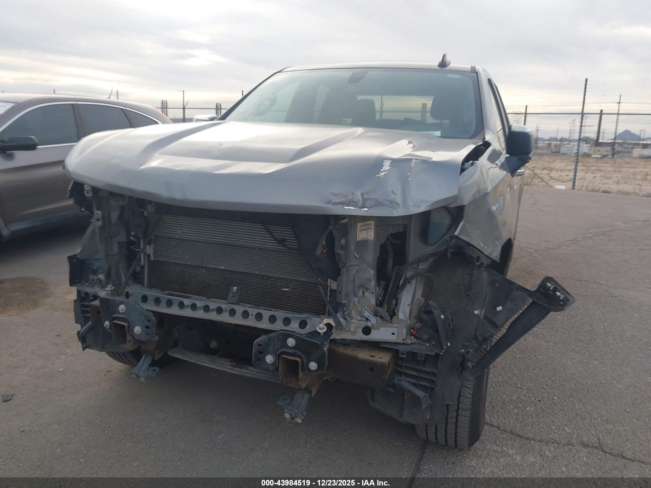 CHEVROLET SILVERADO image 6