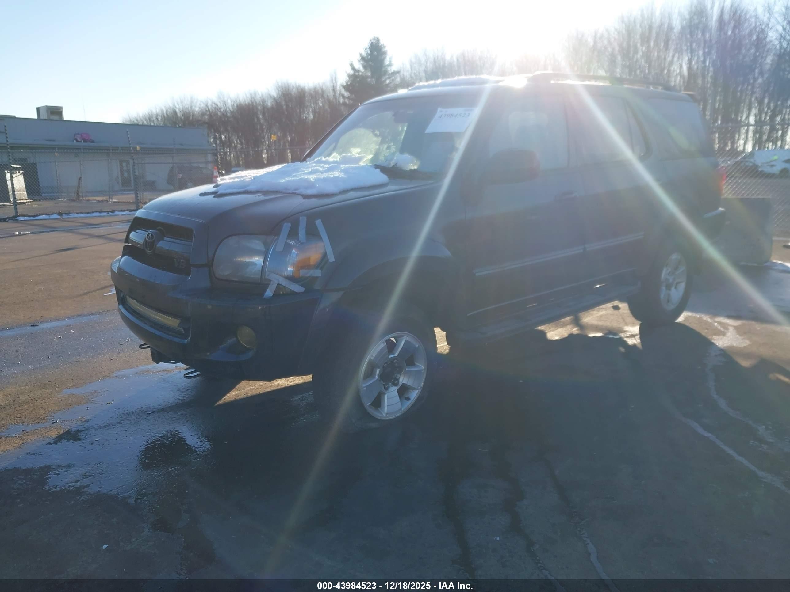TOYOTA SEQUOIA image 2