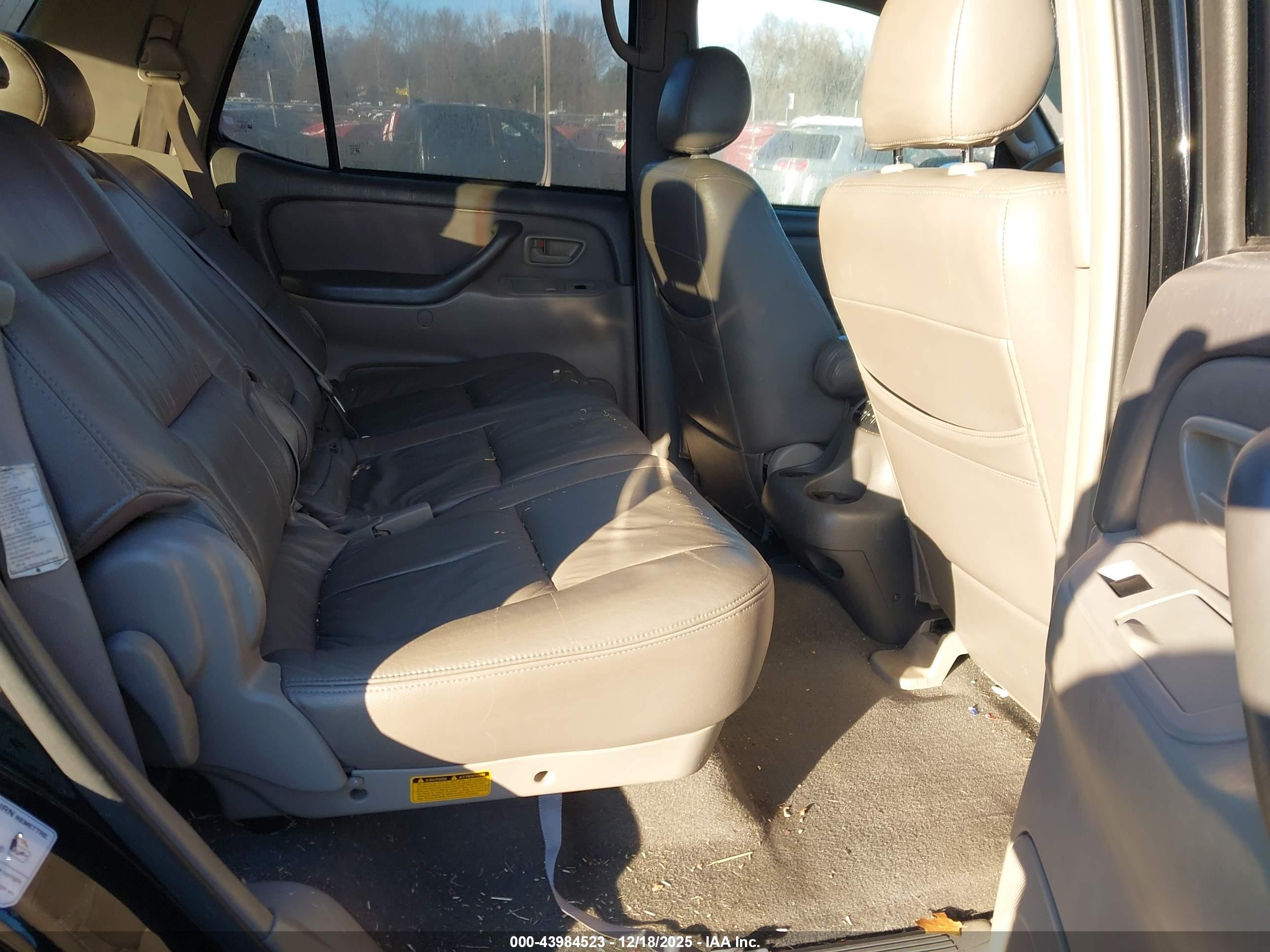 TOYOTA SEQUOIA image 8