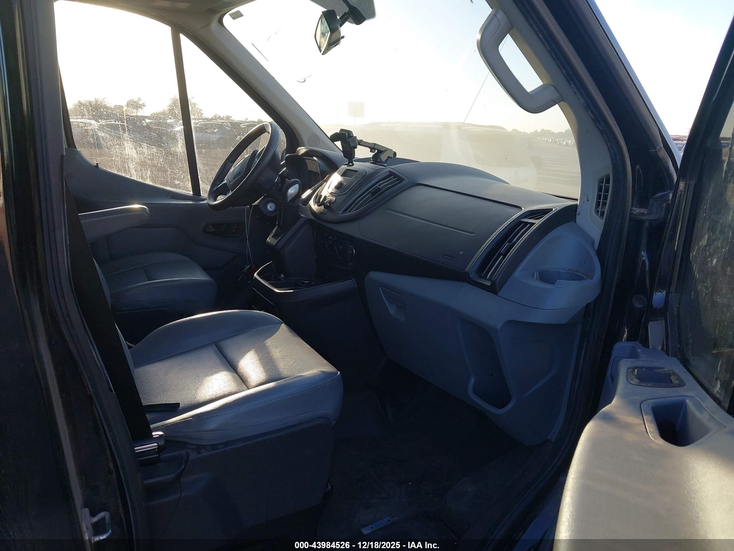 FORD TRANSIT-350 image 5