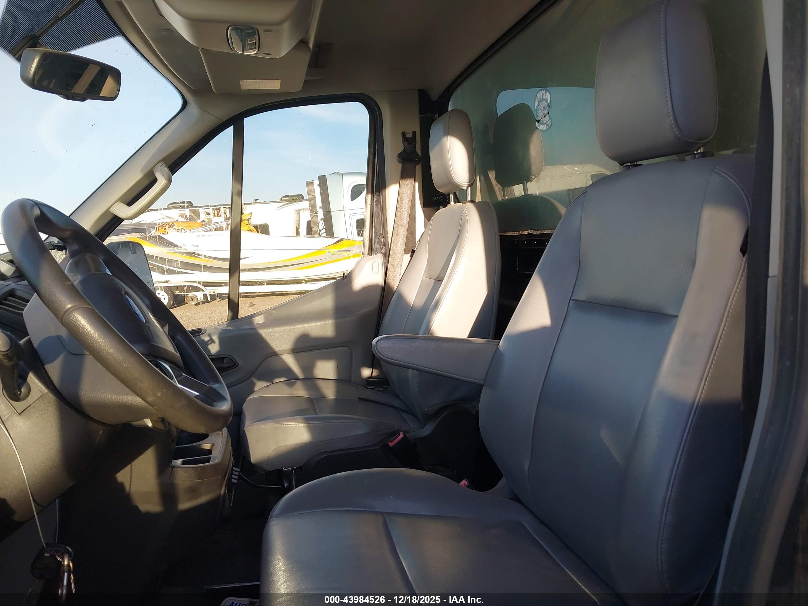 FORD TRANSIT-350 image 8