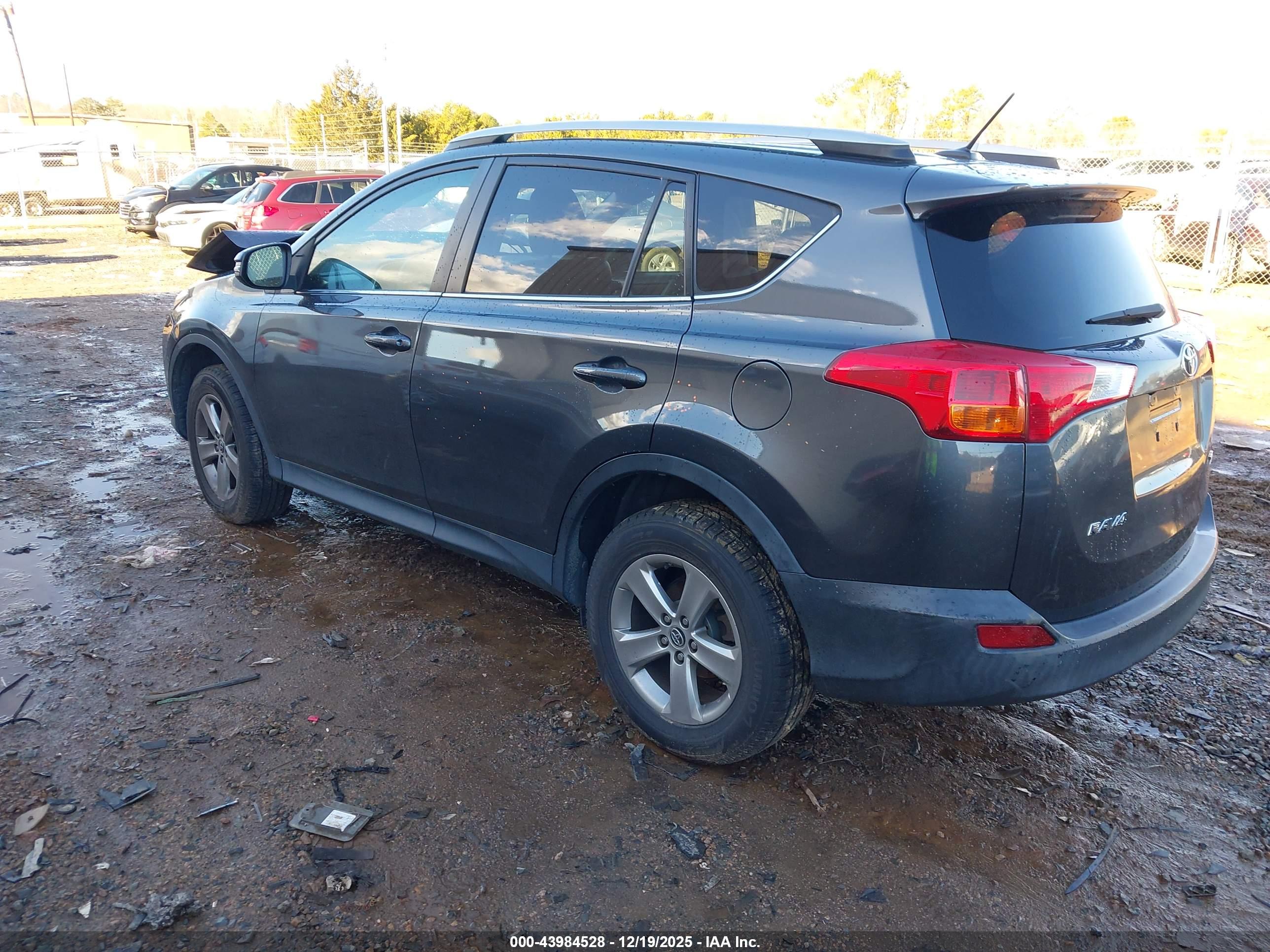 TOYOTA RAV4 image 3