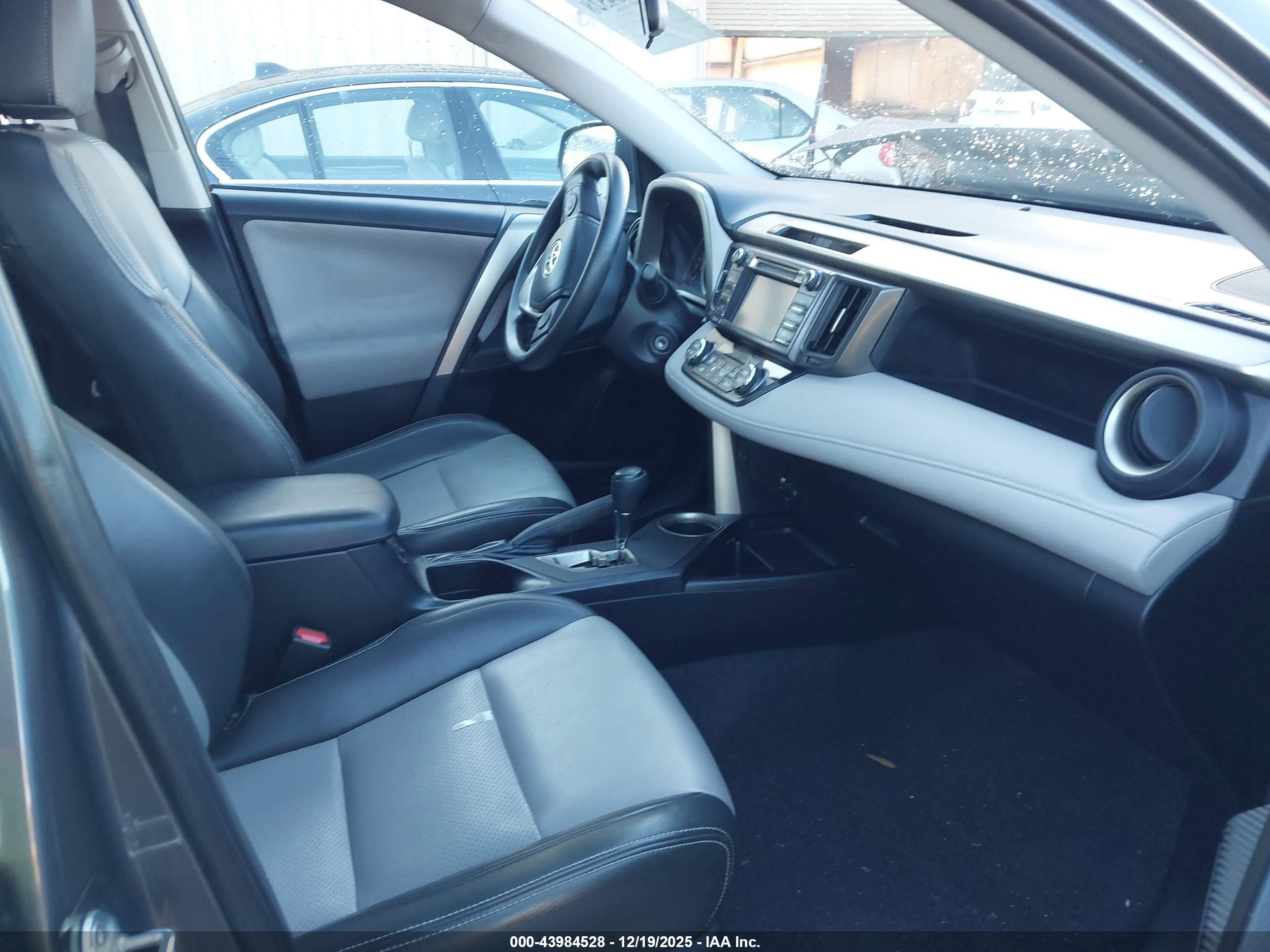 TOYOTA RAV4 image 5