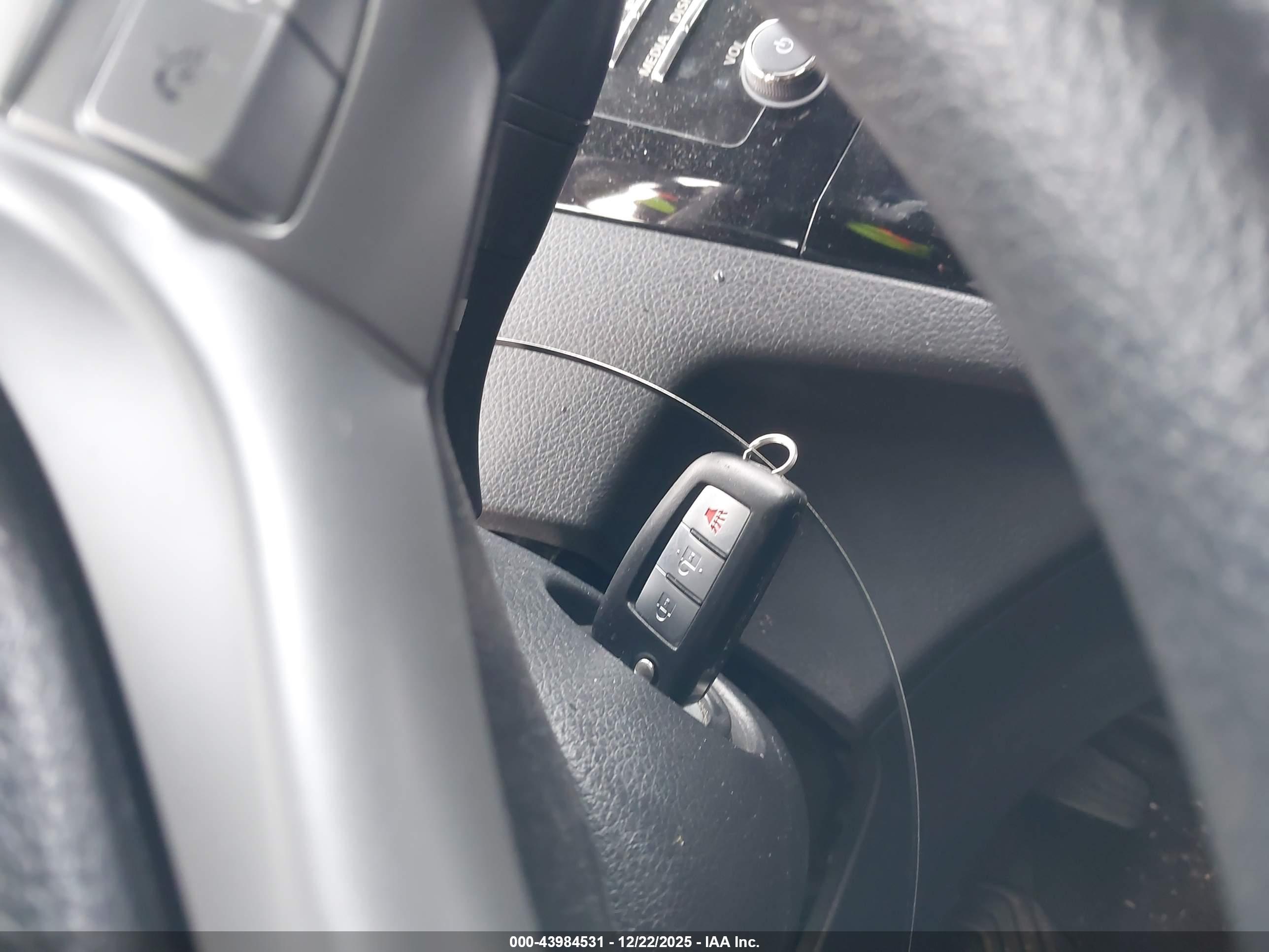 NISSAN ROGUE image 11