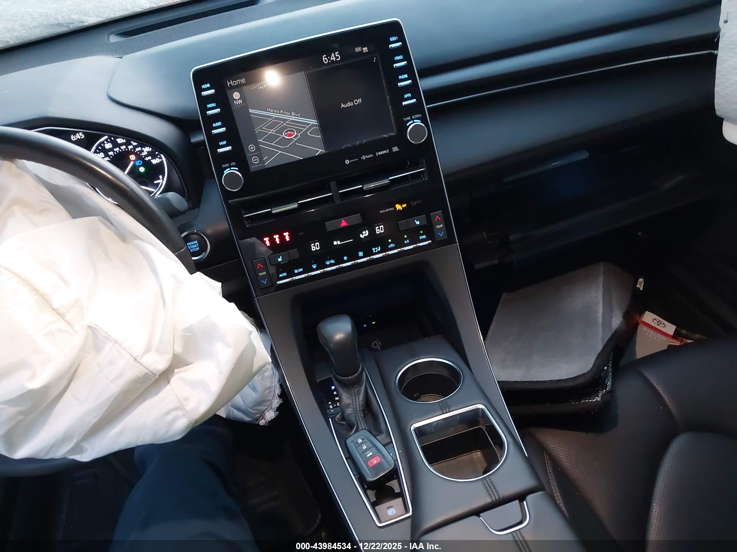 TOYOTA AVALON image 11