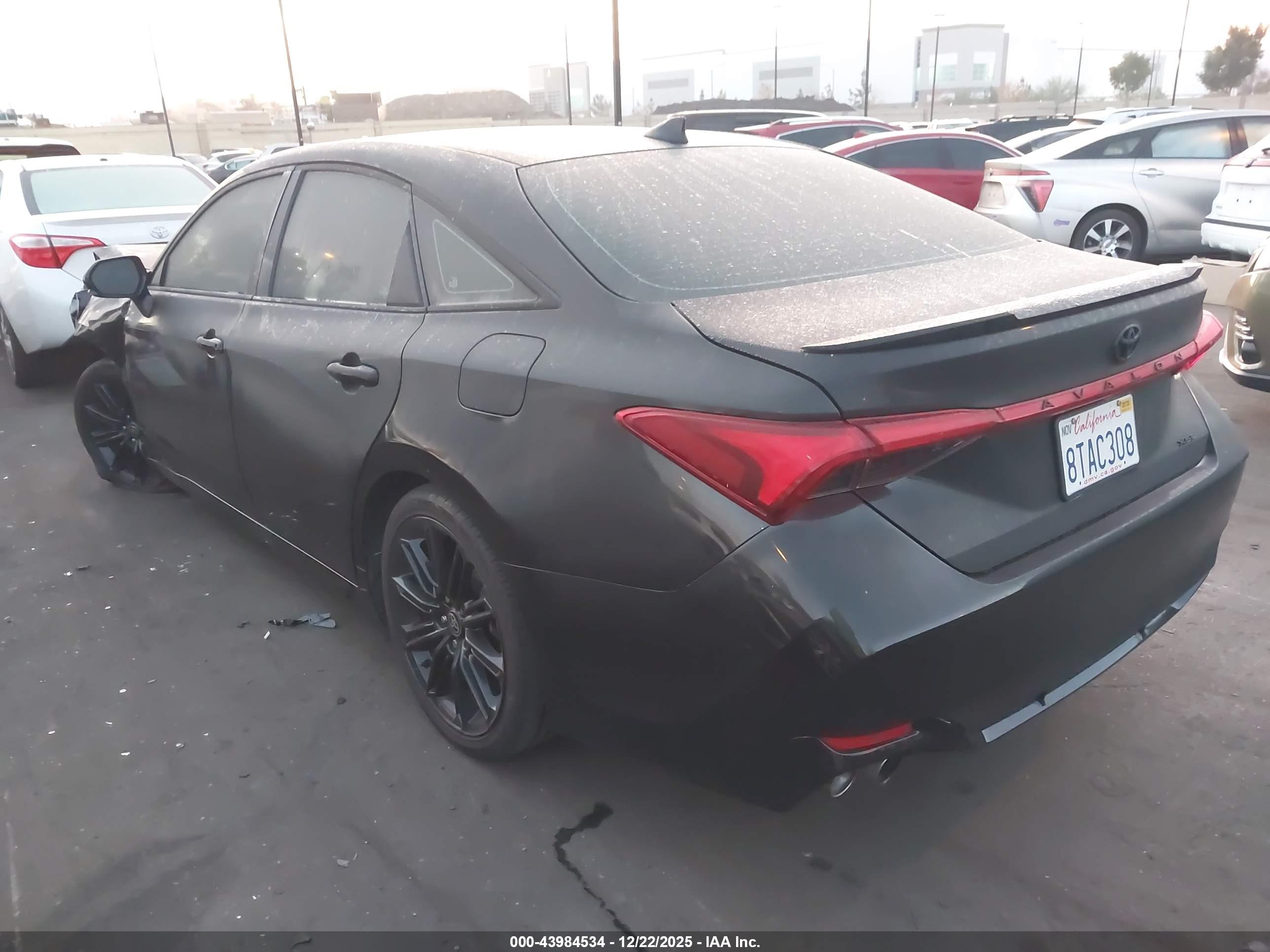 TOYOTA AVALON image 3