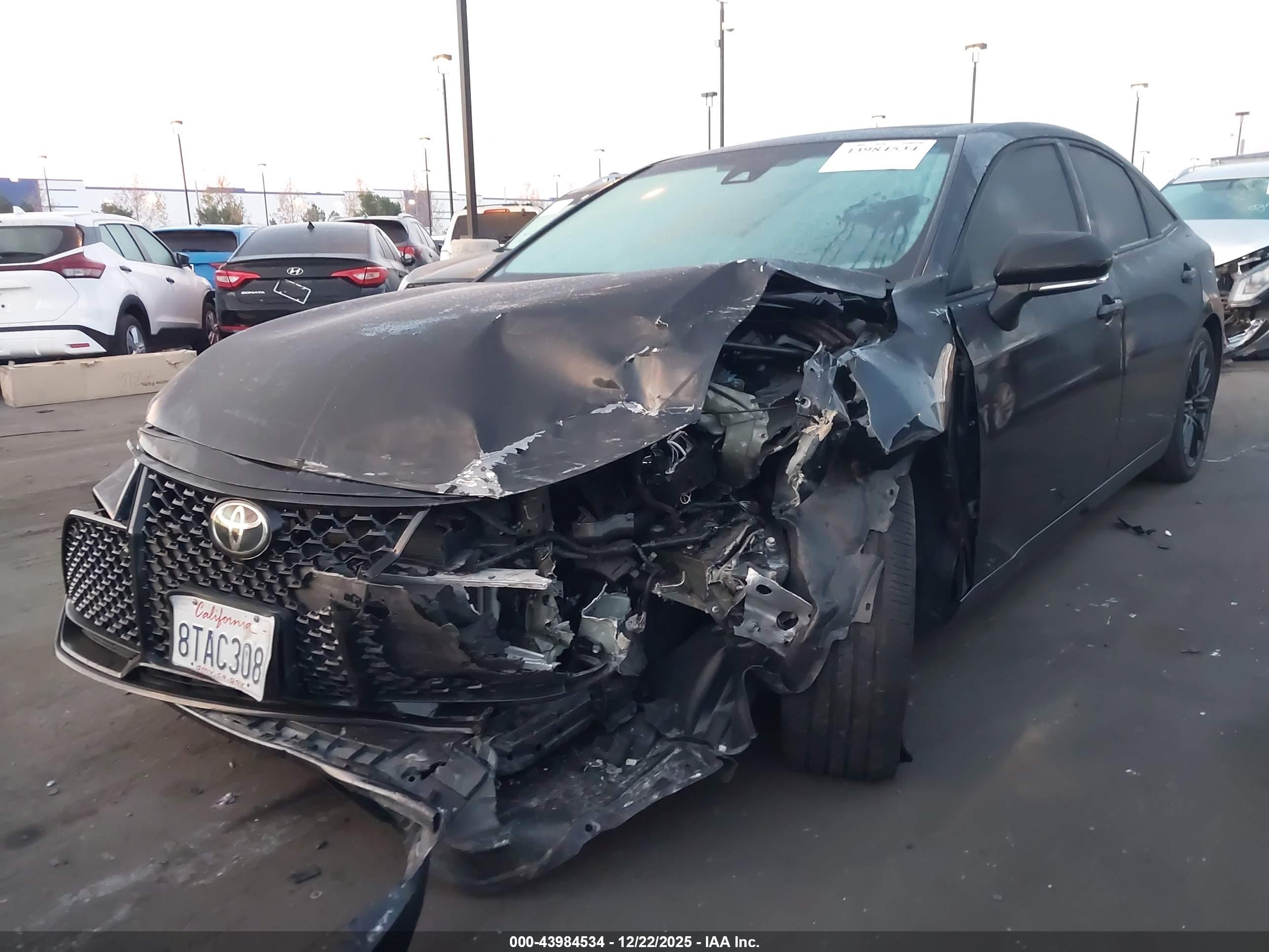 TOYOTA AVALON image 6