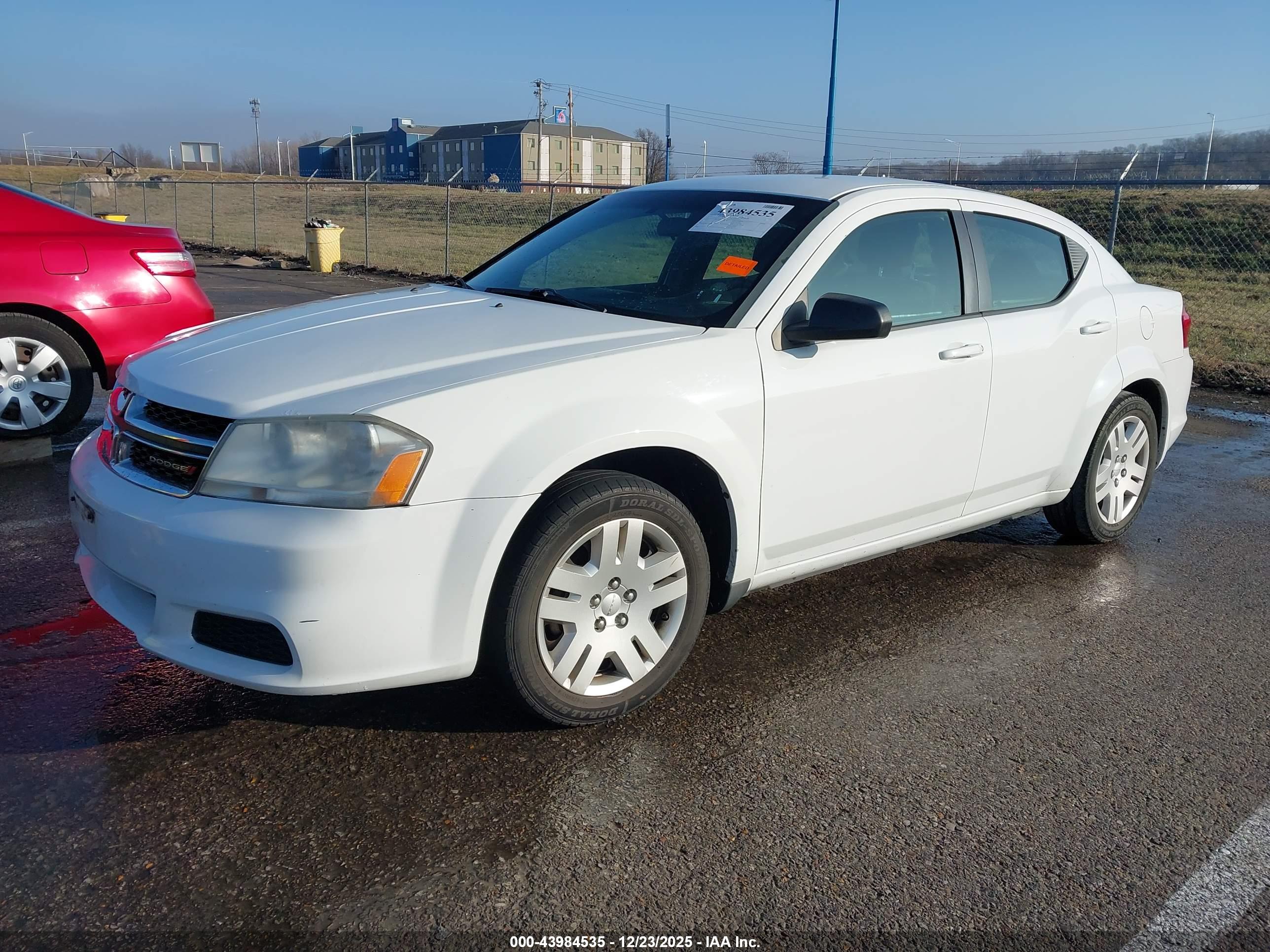 DODGE AVENGER image 2