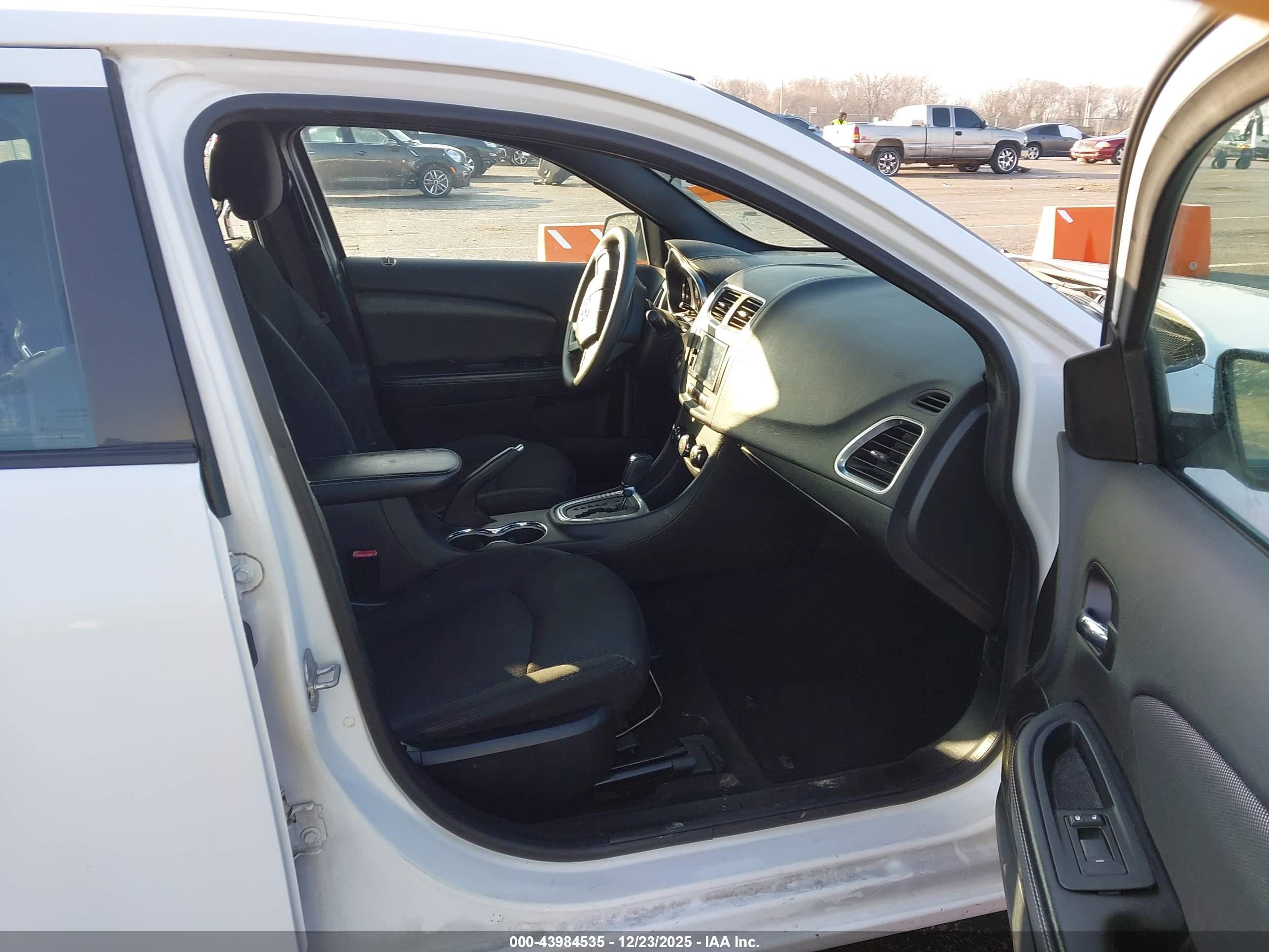 DODGE AVENGER image 5