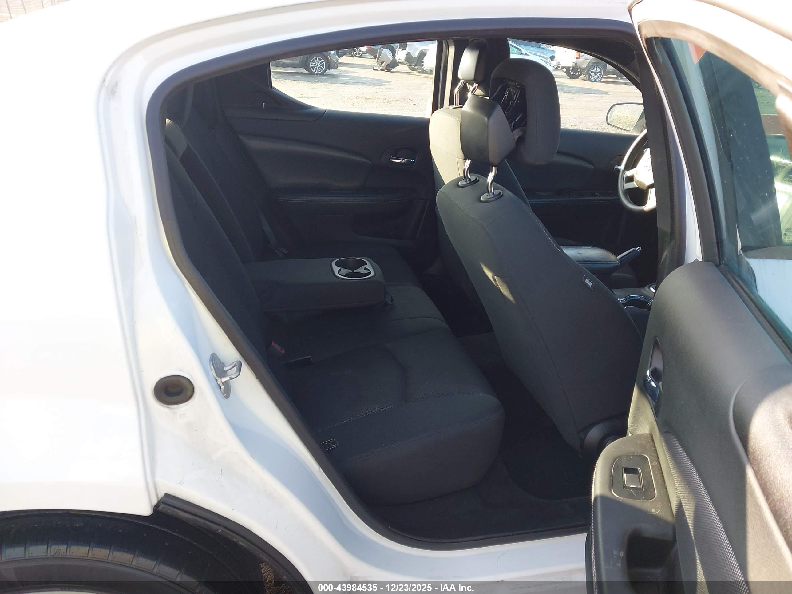DODGE AVENGER image 8