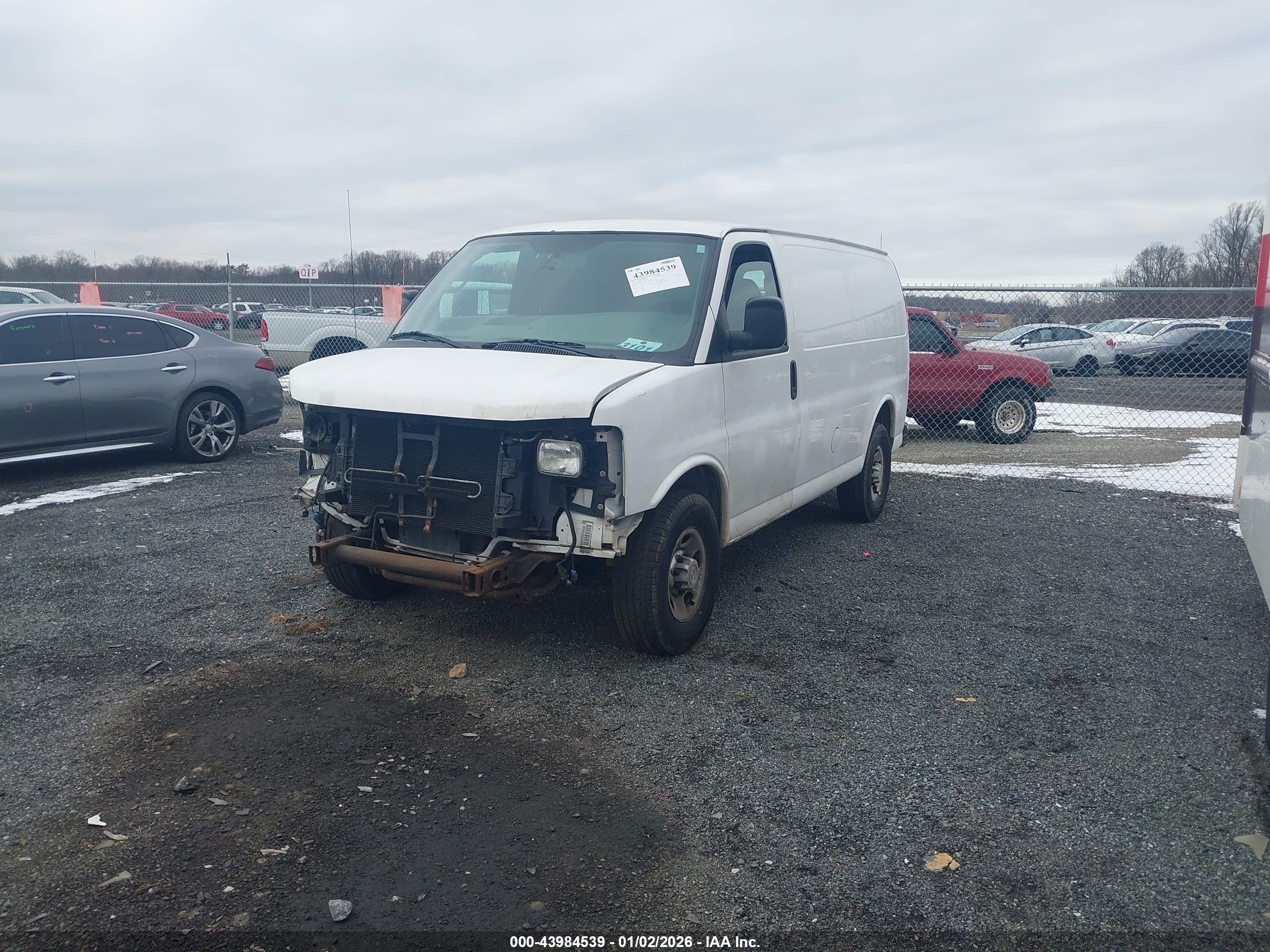 CHEVROLET EXPRESS image 2