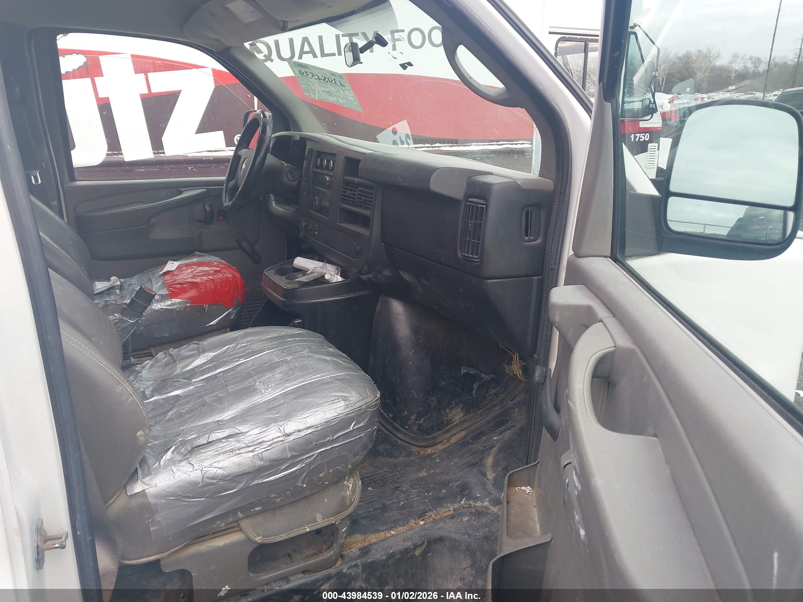 CHEVROLET EXPRESS image 5