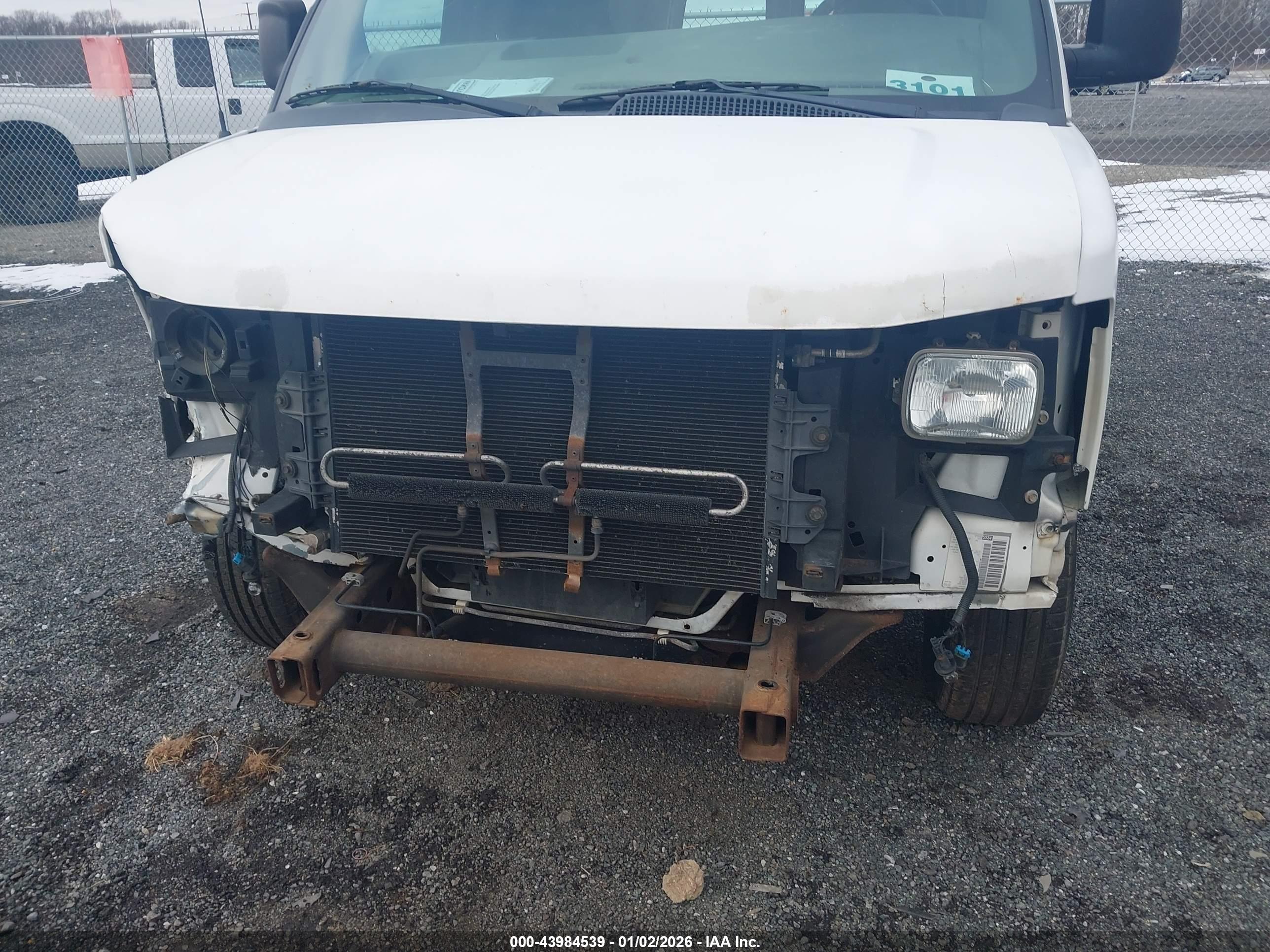 CHEVROLET EXPRESS image 6