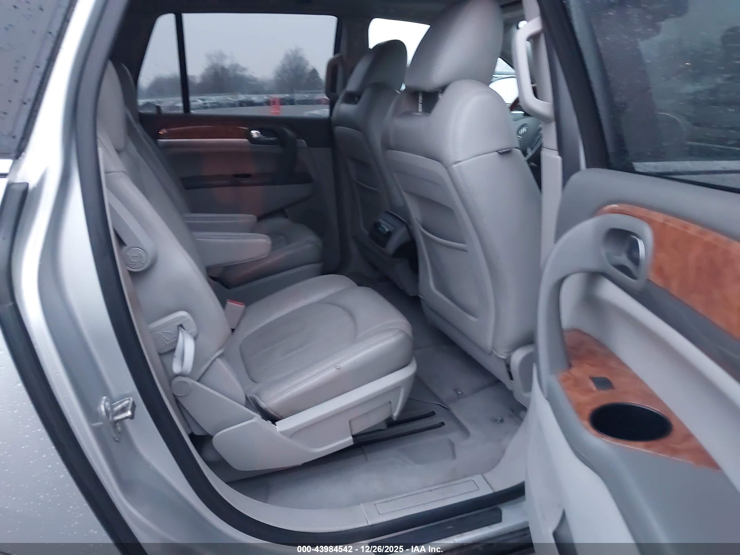 BUICK ENCLAVE image 8