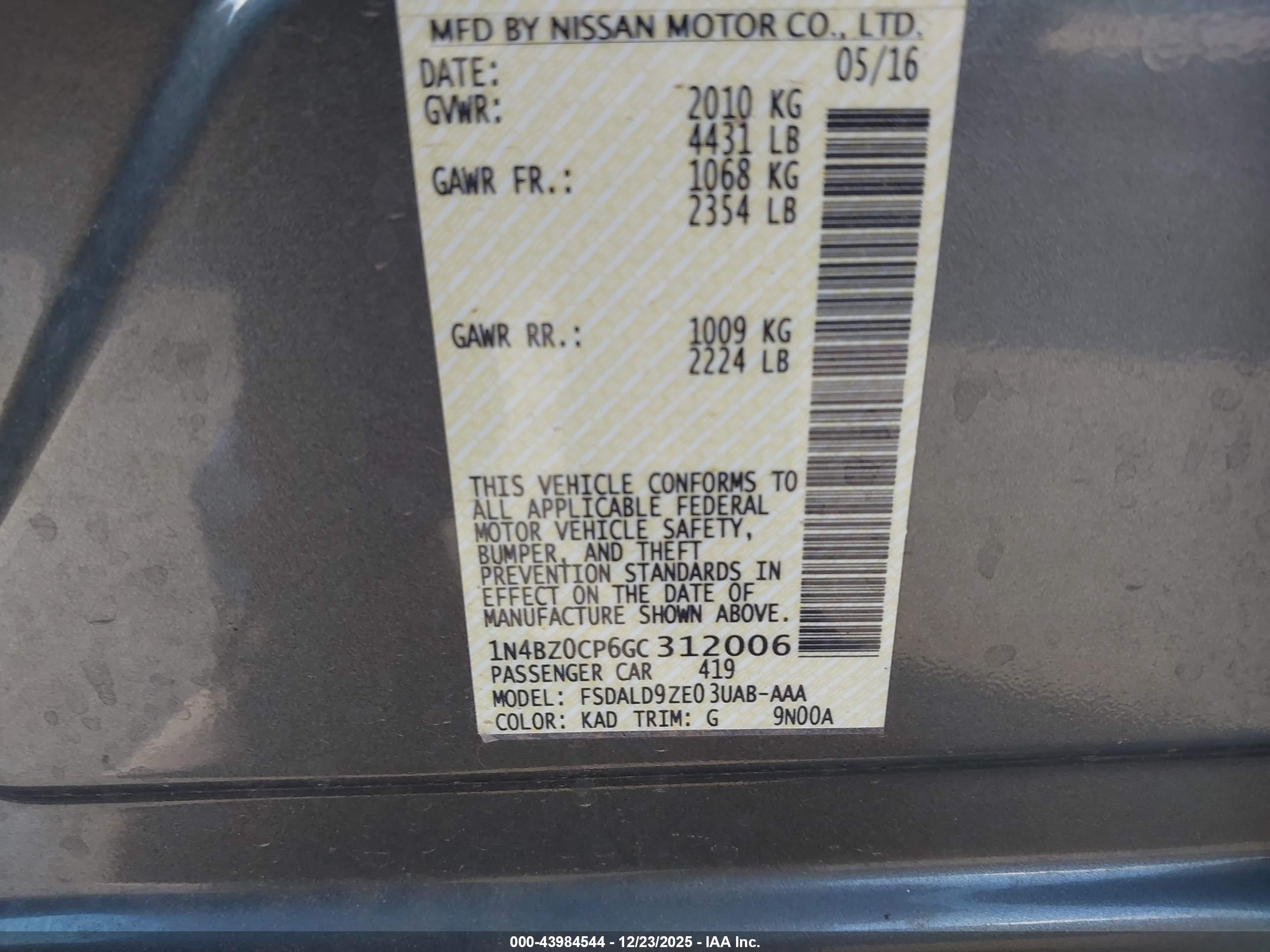 NISSAN LEAF image 9