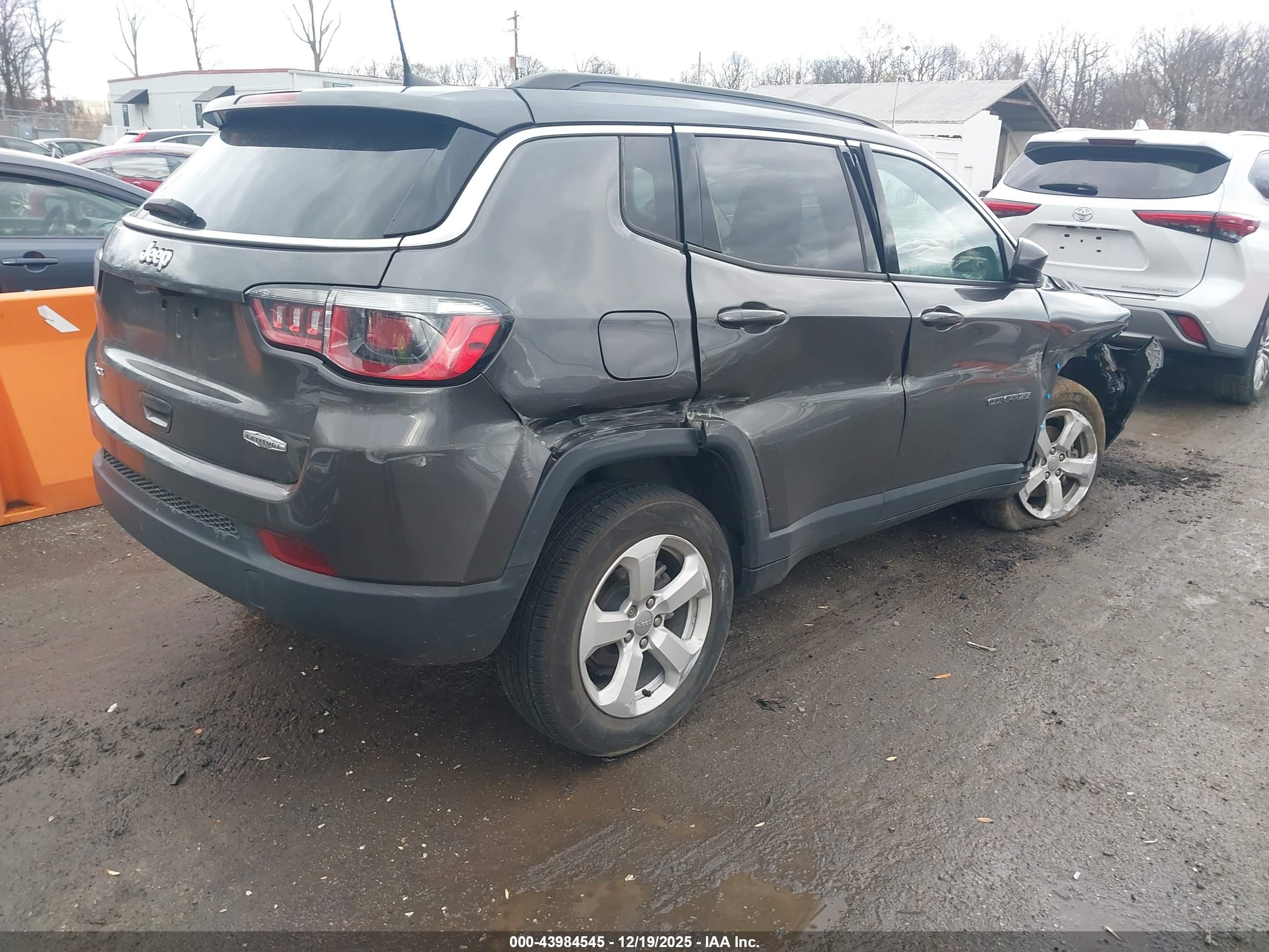 JEEP COMPASS image 4