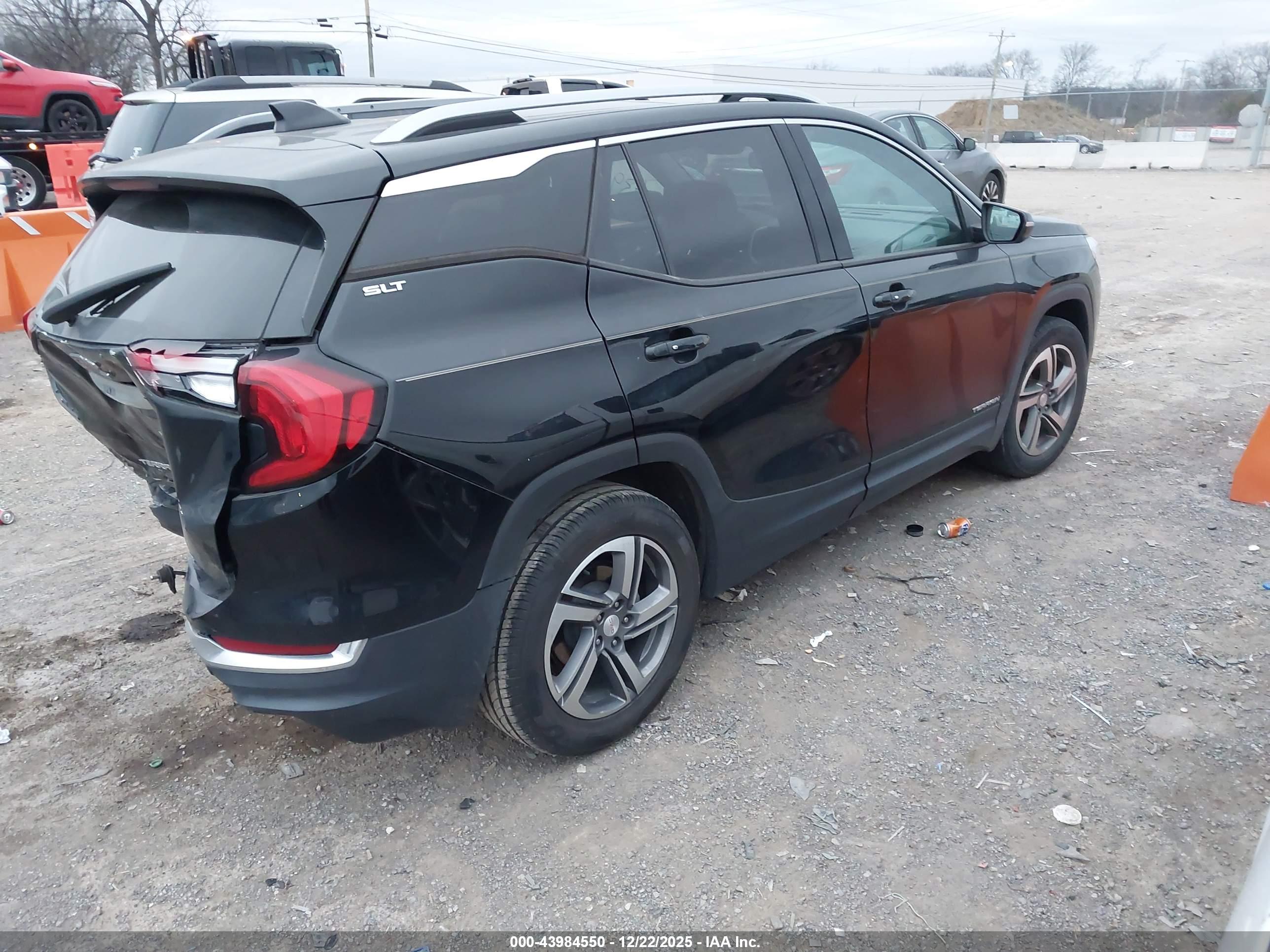 GMC TERRAIN image 4