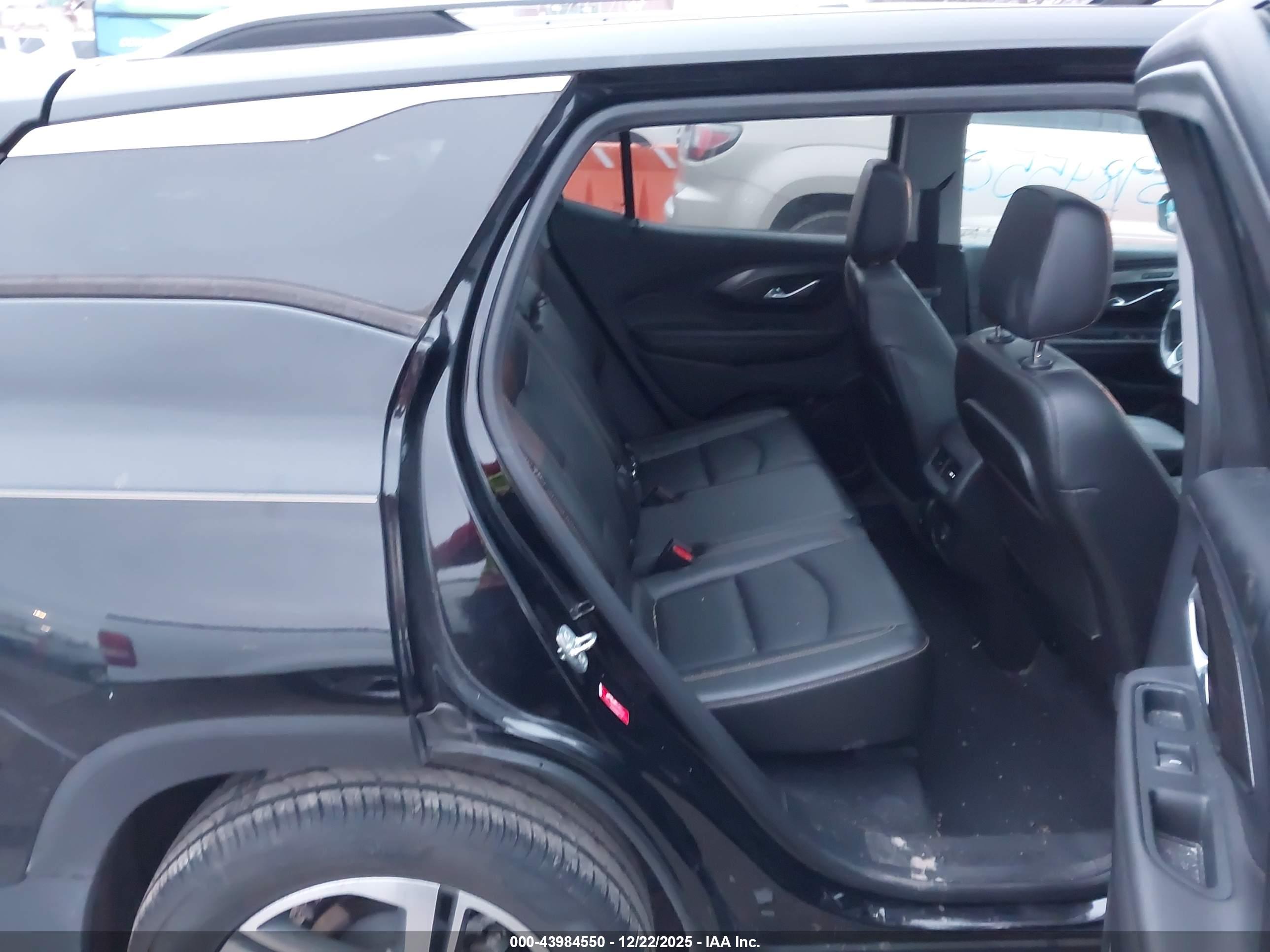 GMC TERRAIN image 8