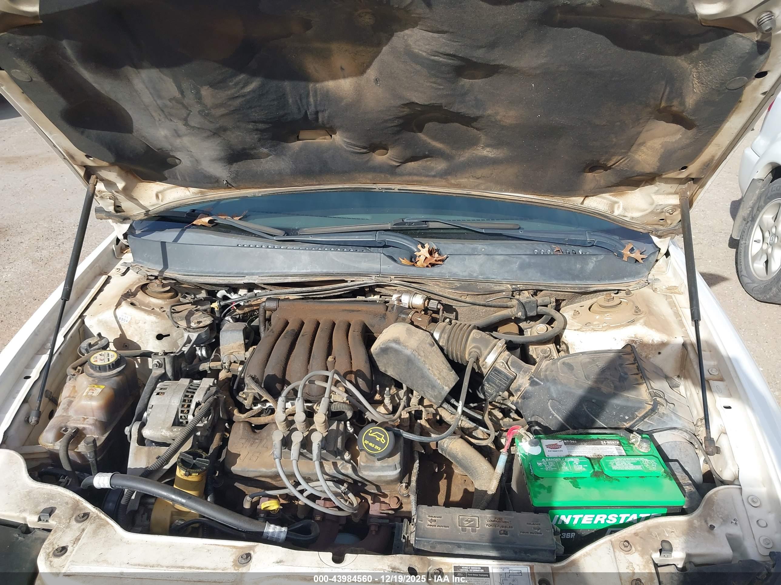 FORD TAURUS image 10