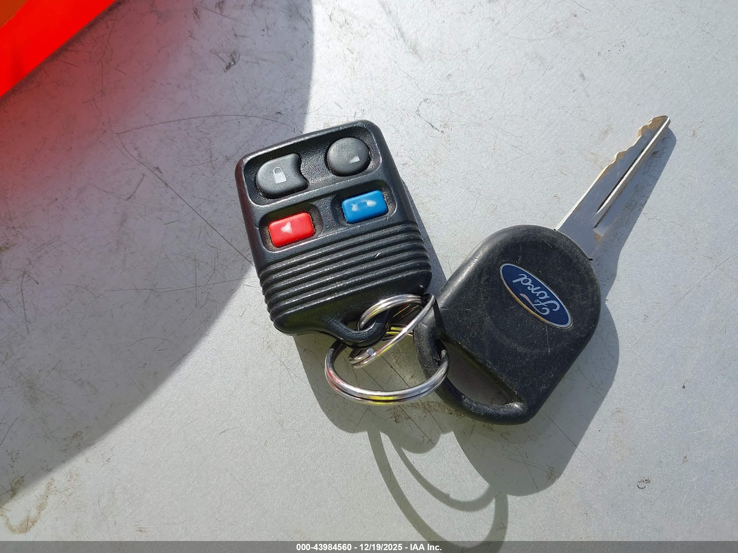 FORD TAURUS image 11