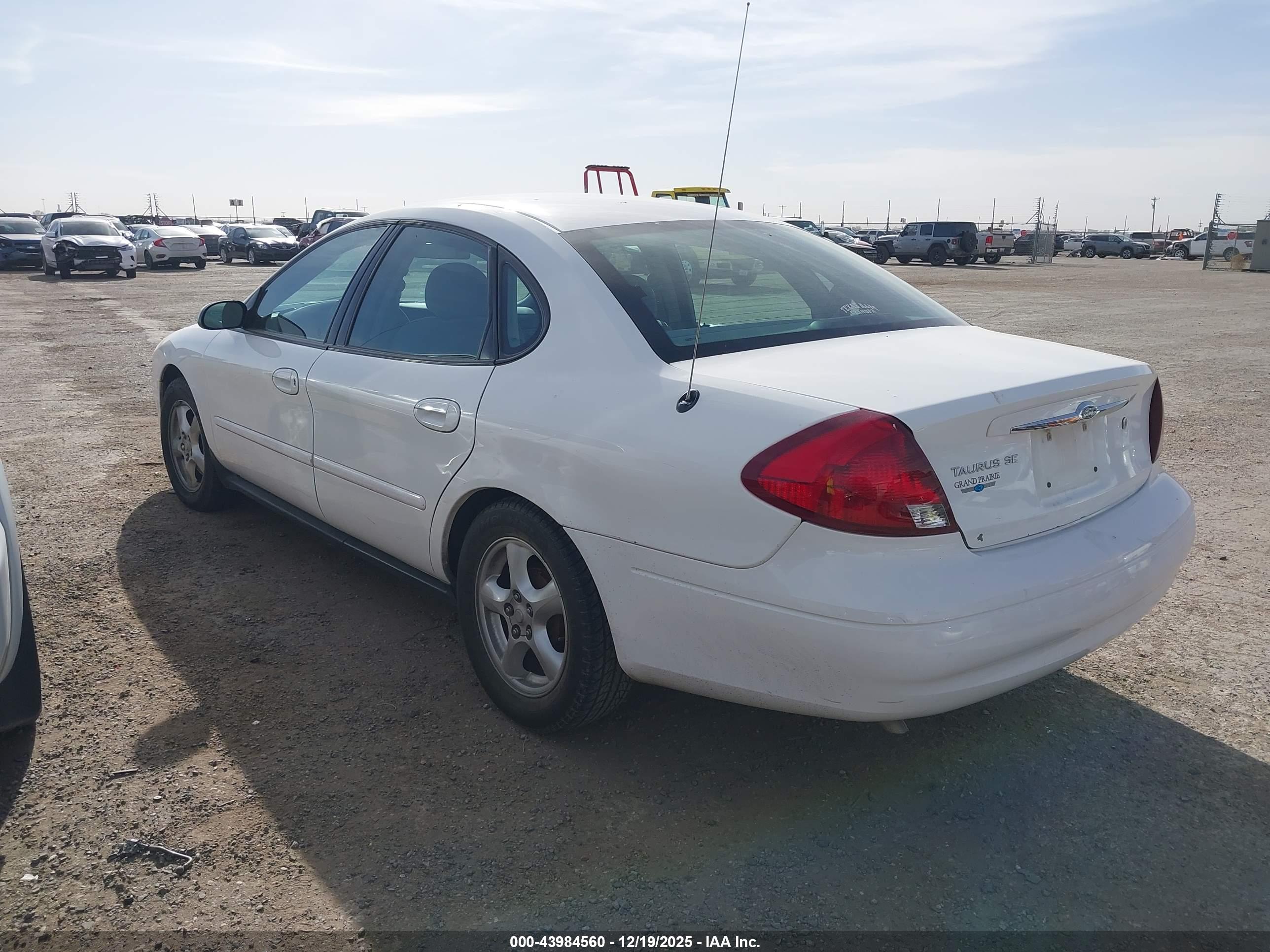 FORD TAURUS image 3