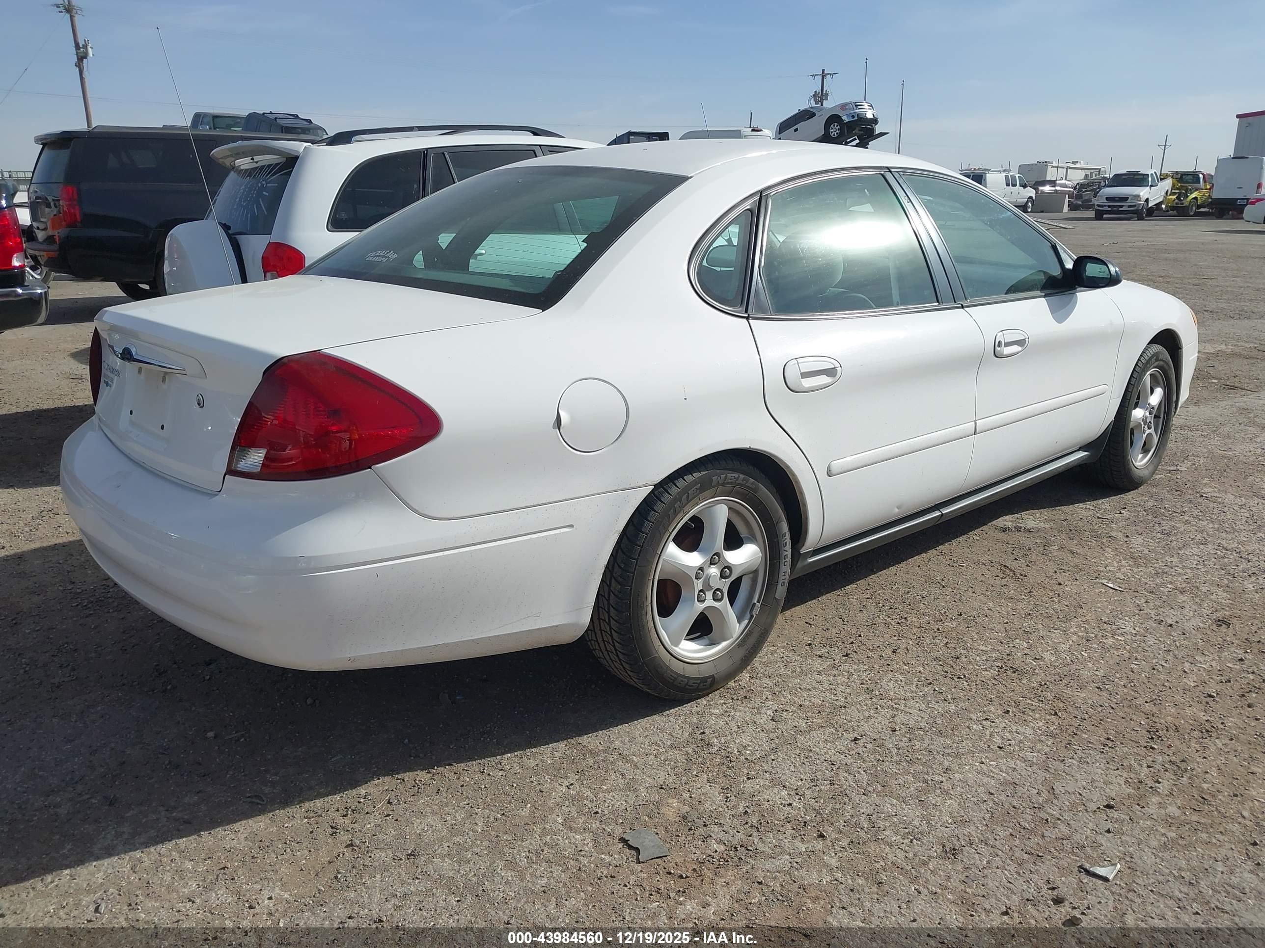 FORD TAURUS image 4