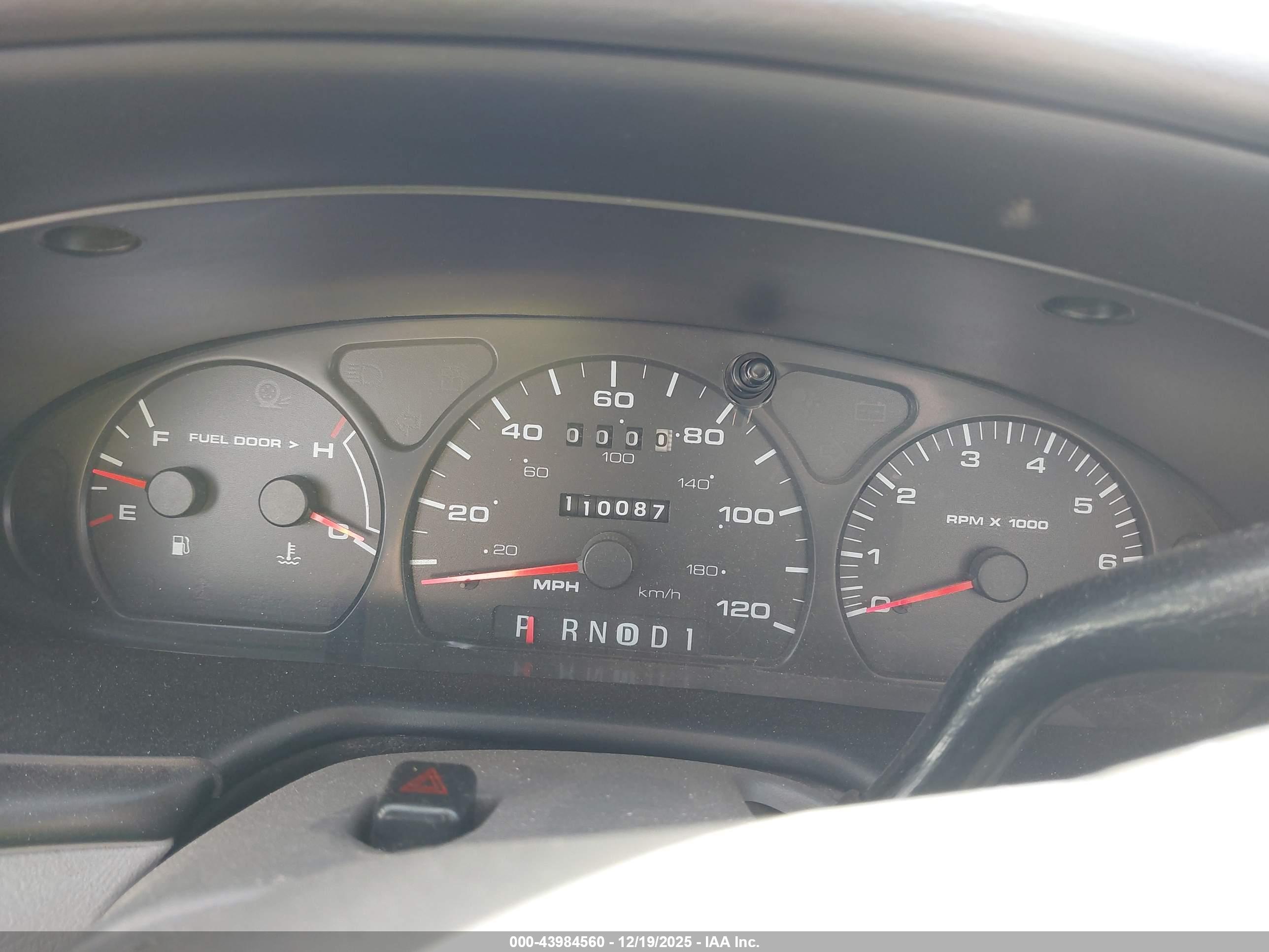 FORD TAURUS image 7