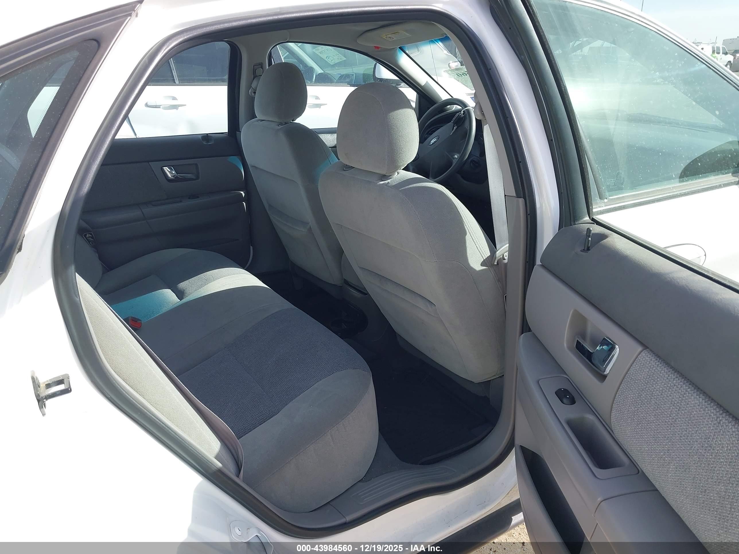 FORD TAURUS image 8
