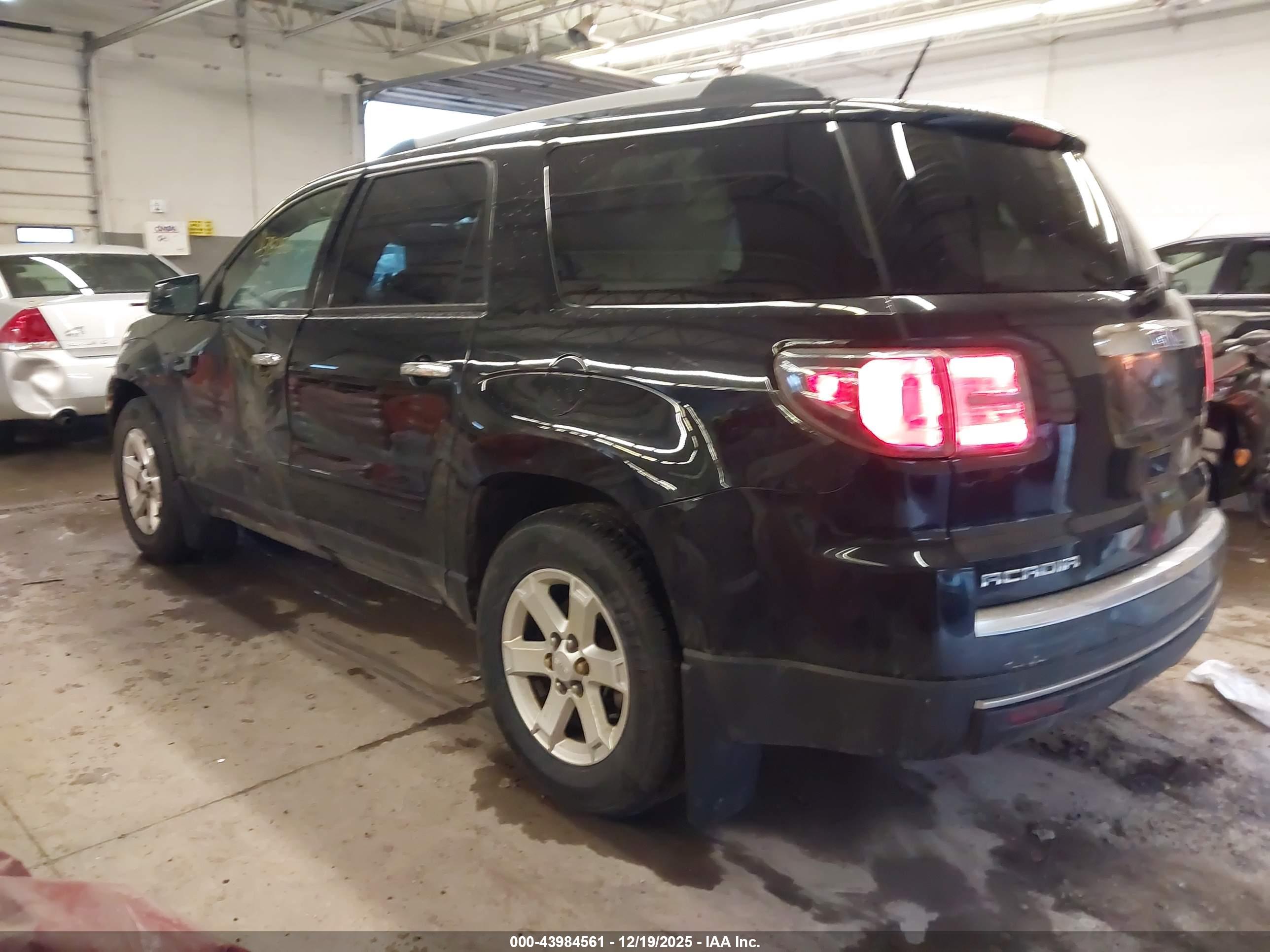 GMC ACADIA image 3