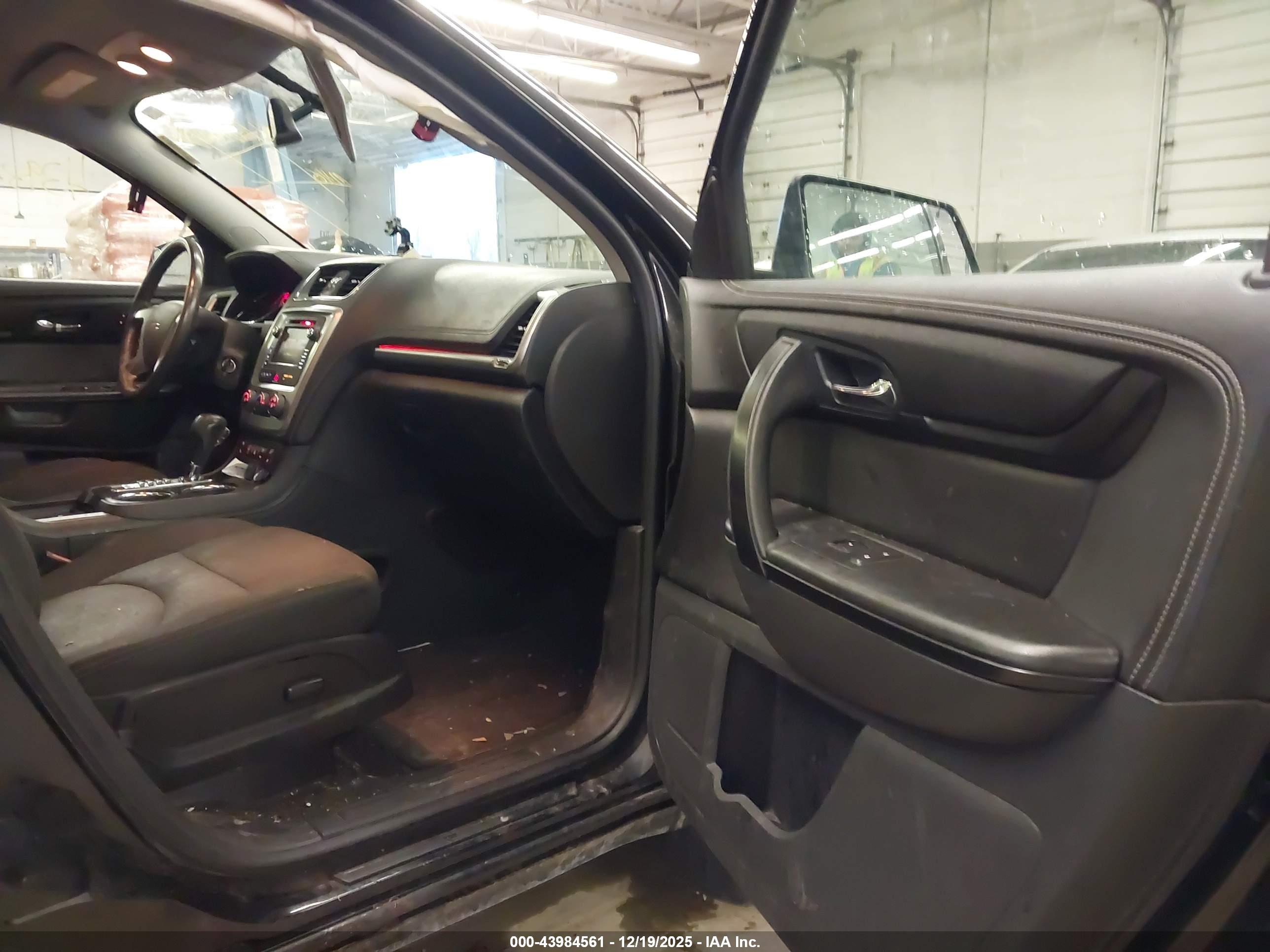 GMC ACADIA image 5