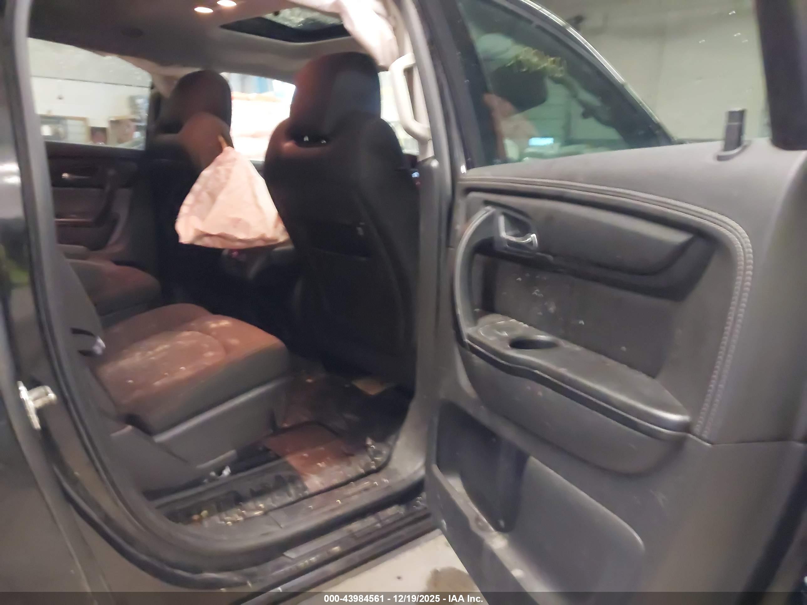 GMC ACADIA image 8