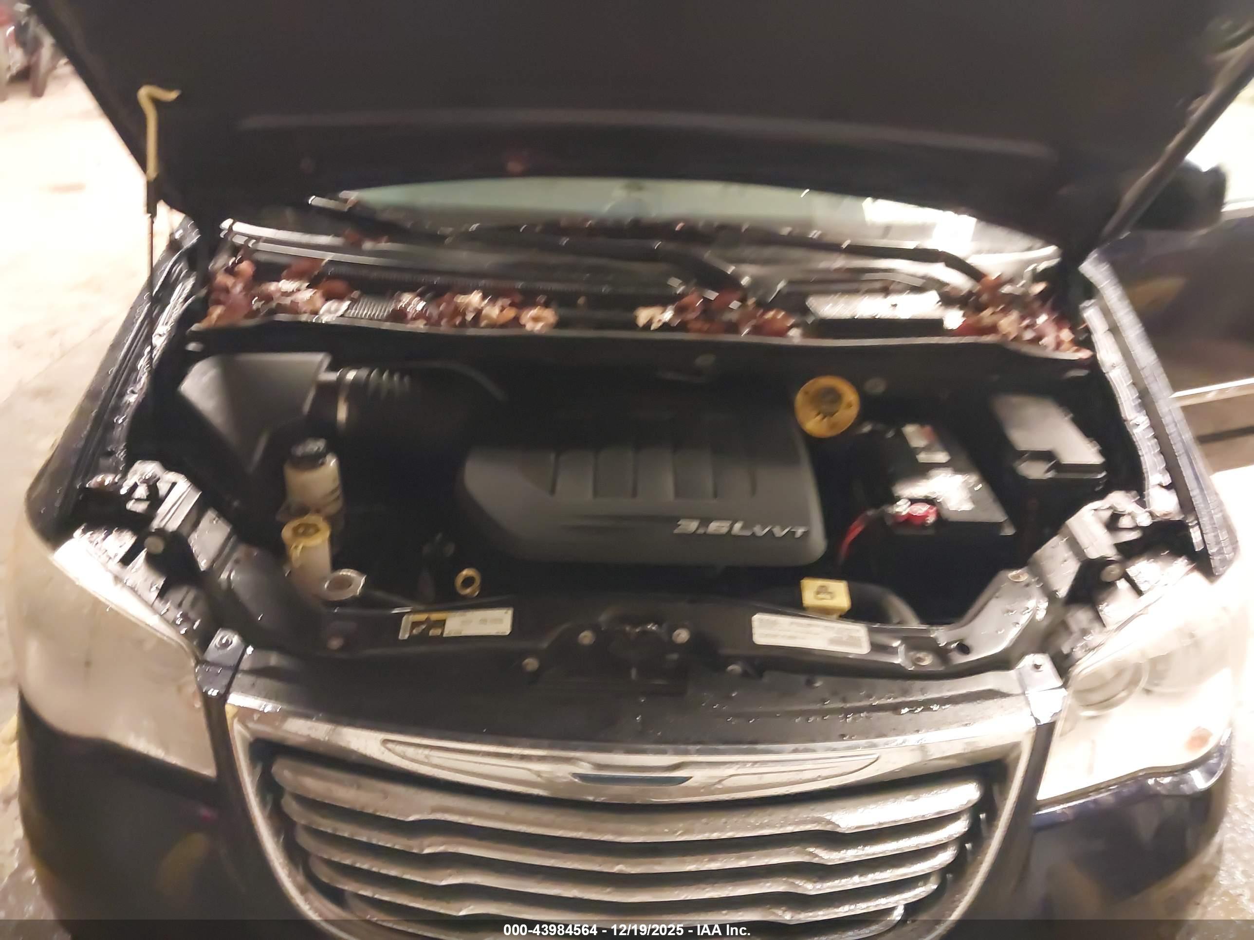 CHRYSLER TOWN image 10