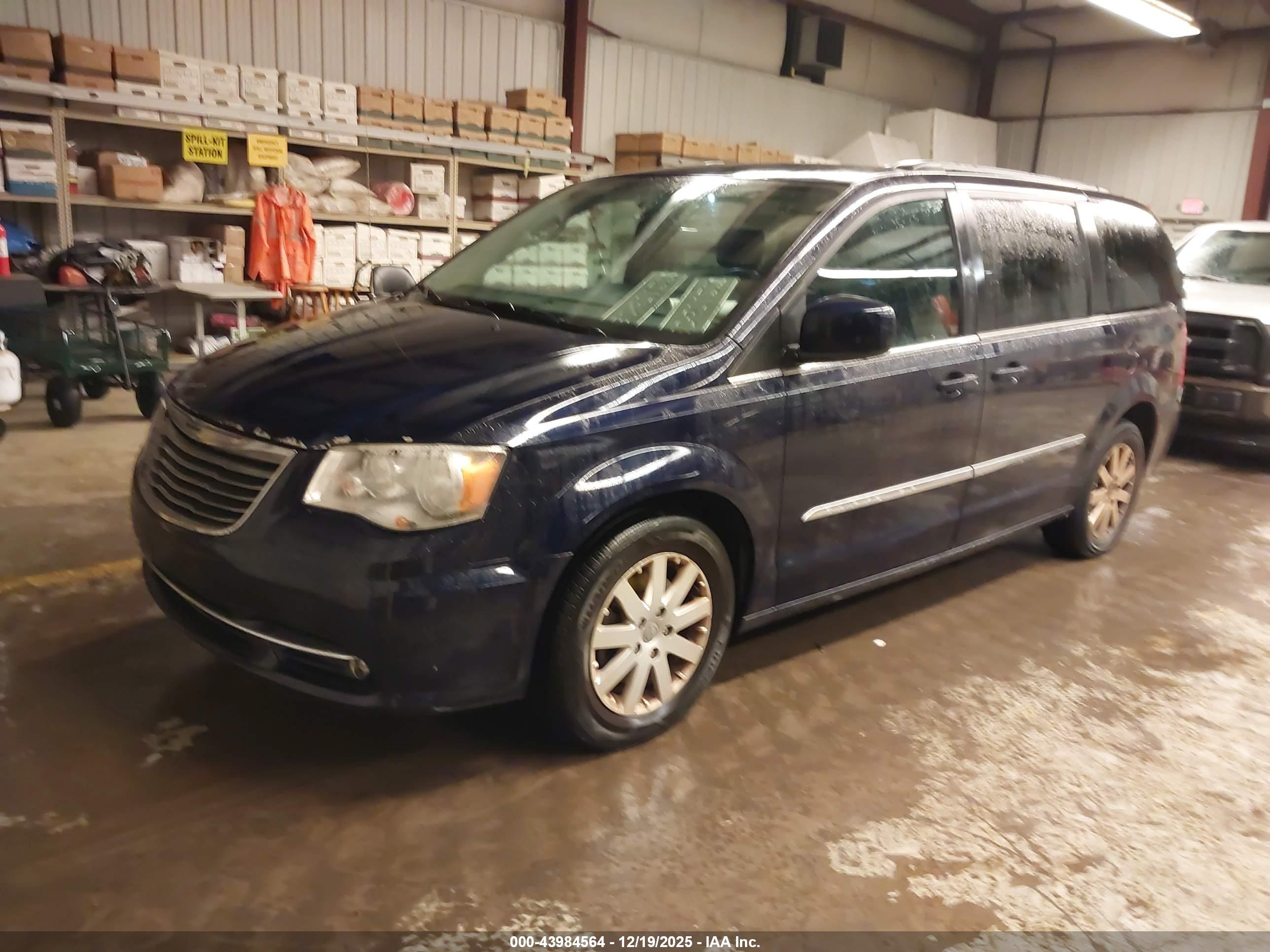 CHRYSLER TOWN image 2