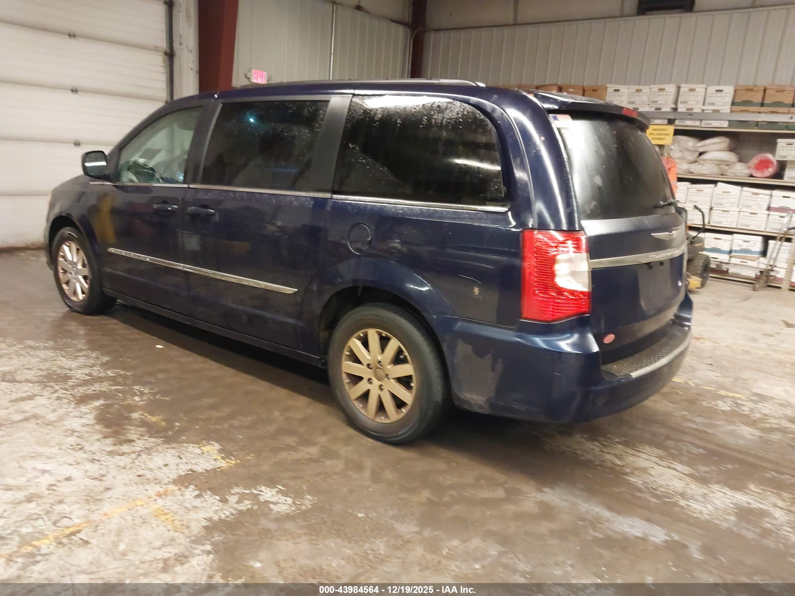CHRYSLER TOWN image 3