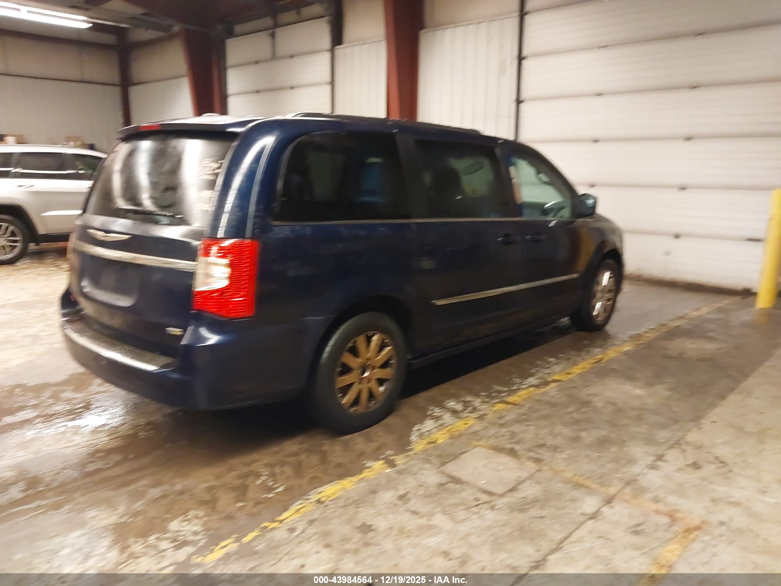 CHRYSLER TOWN image 4