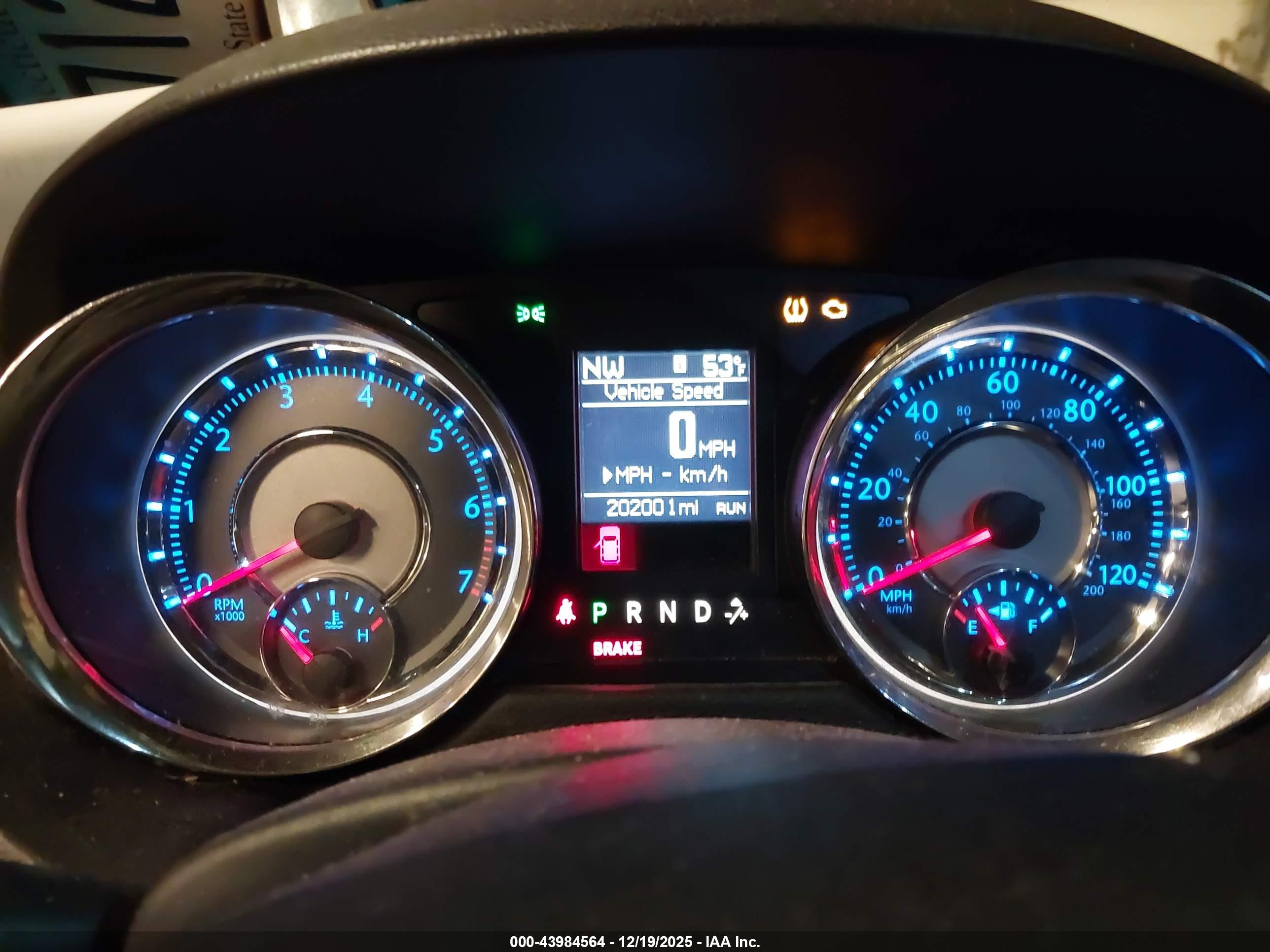 CHRYSLER TOWN image 7