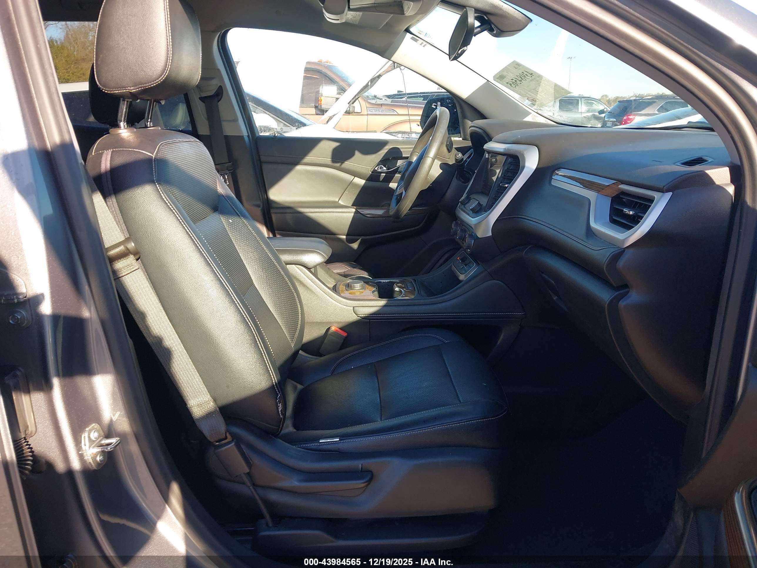 GMC ACADIA image 5