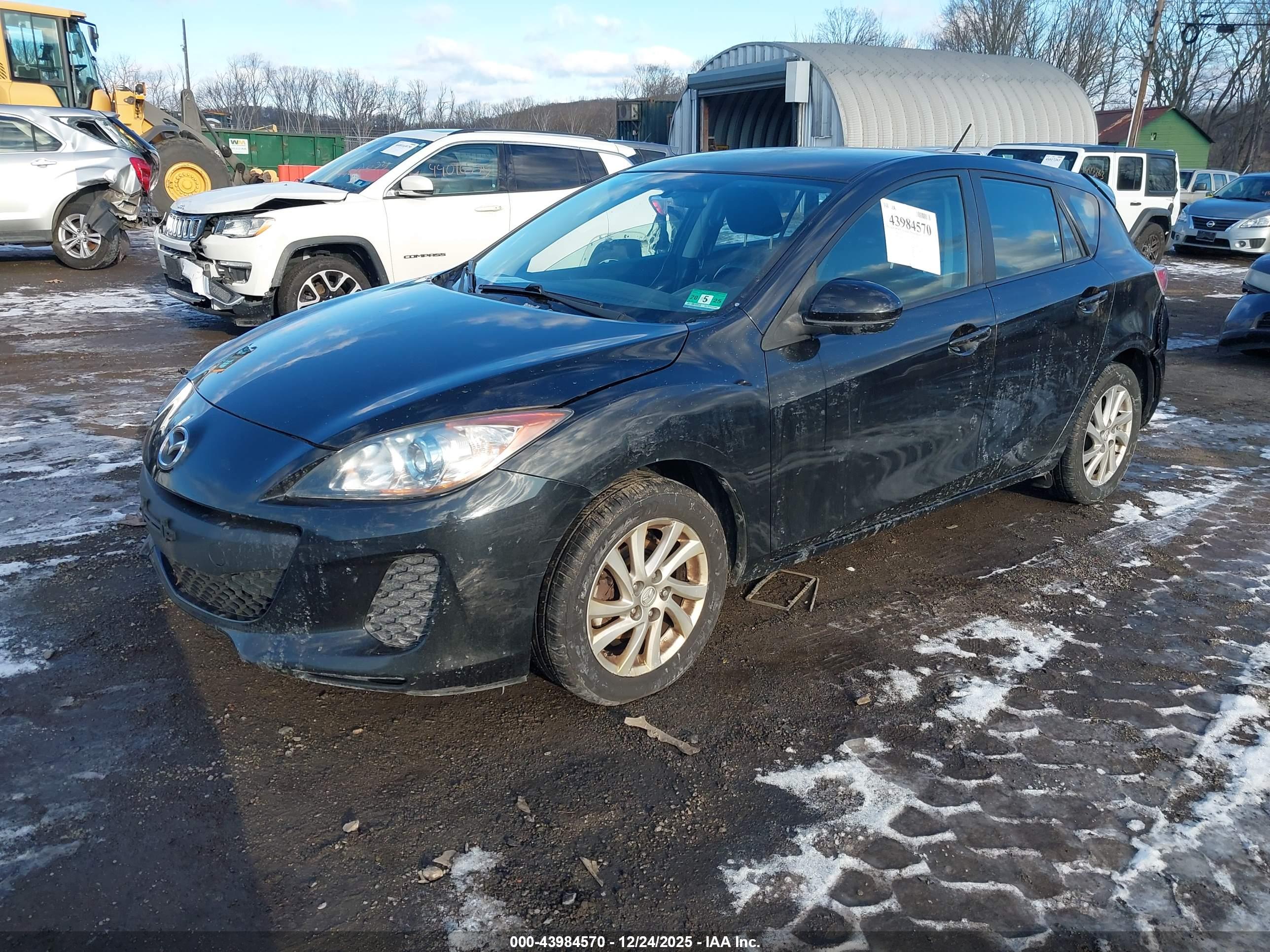 MAZDA MAZDA3 image 2