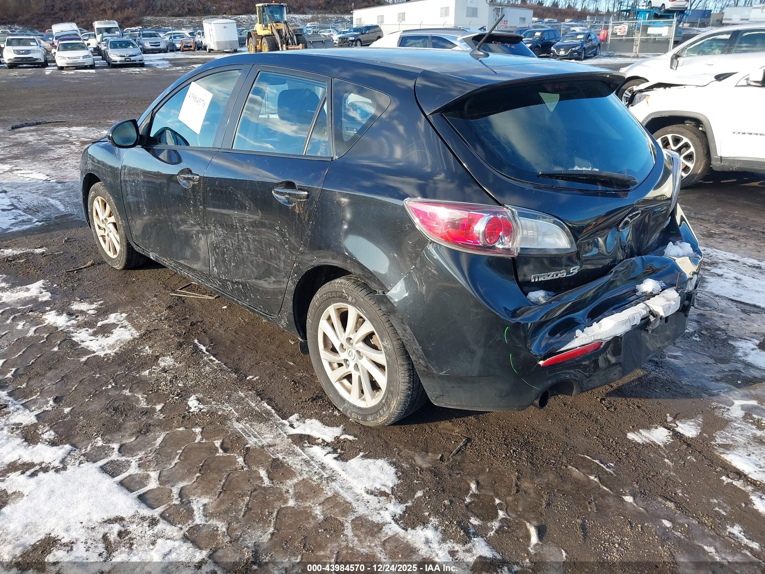MAZDA MAZDA3 image 3