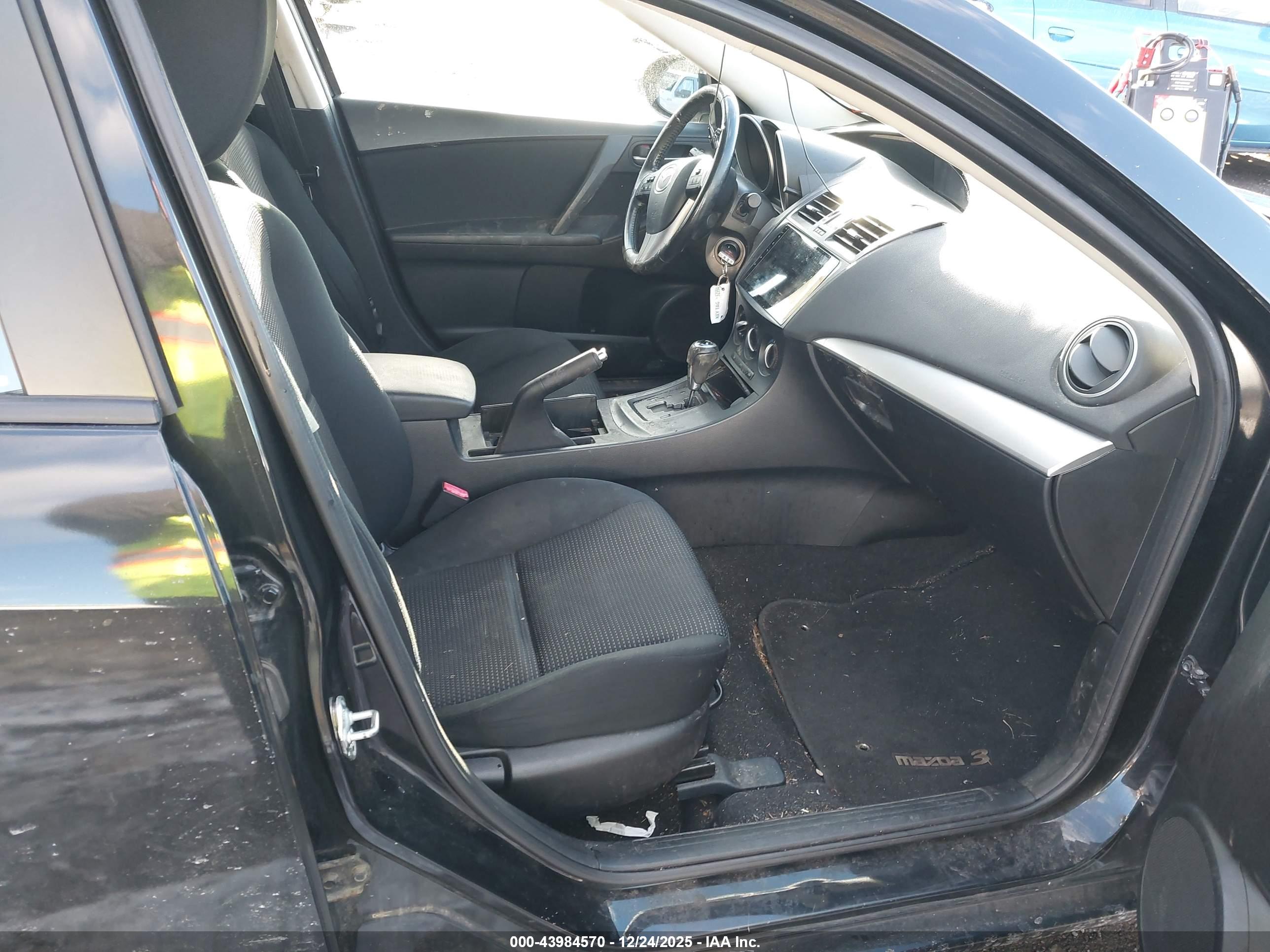 MAZDA MAZDA3 image 5