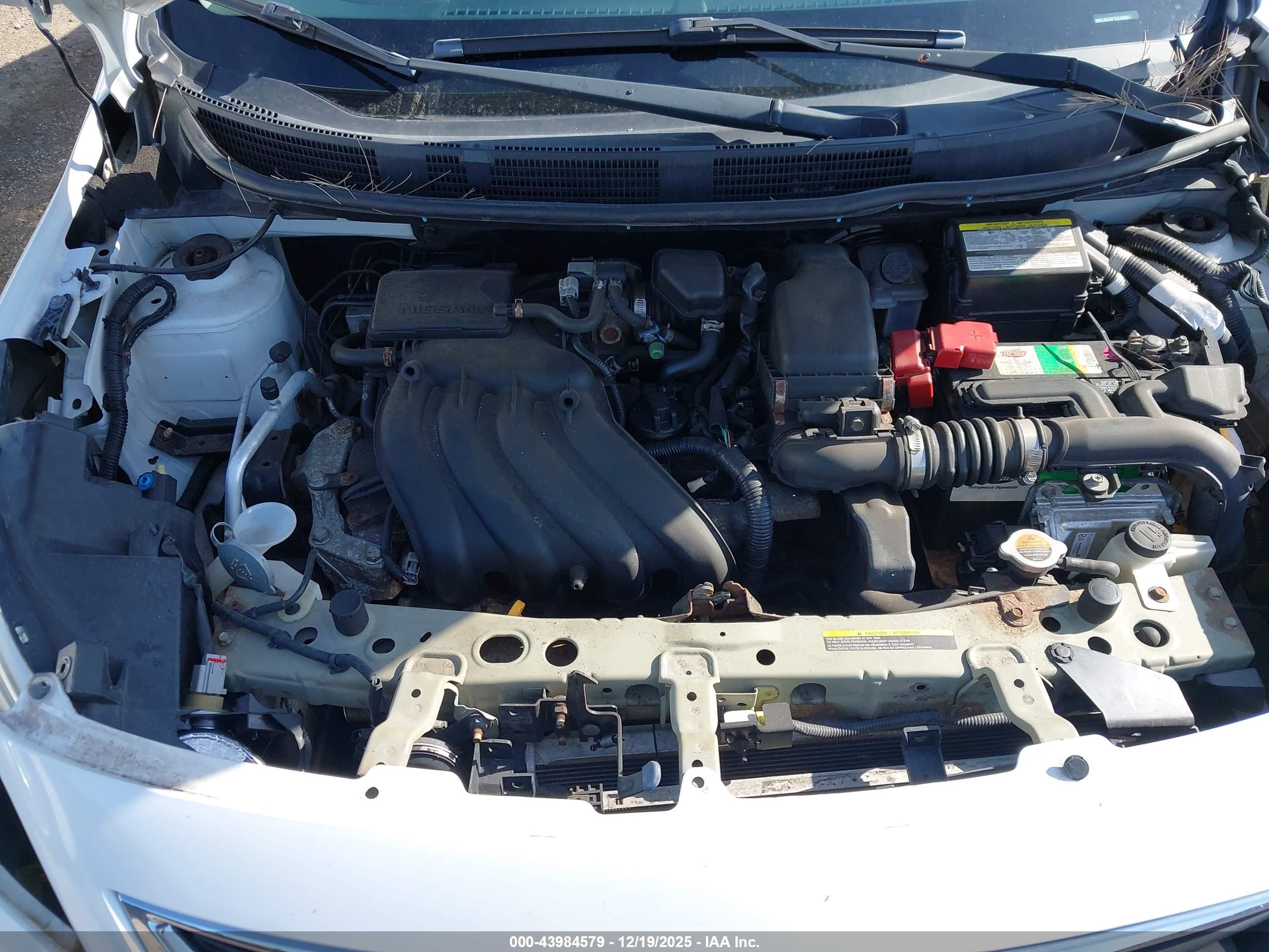 NISSAN VERSA image 10