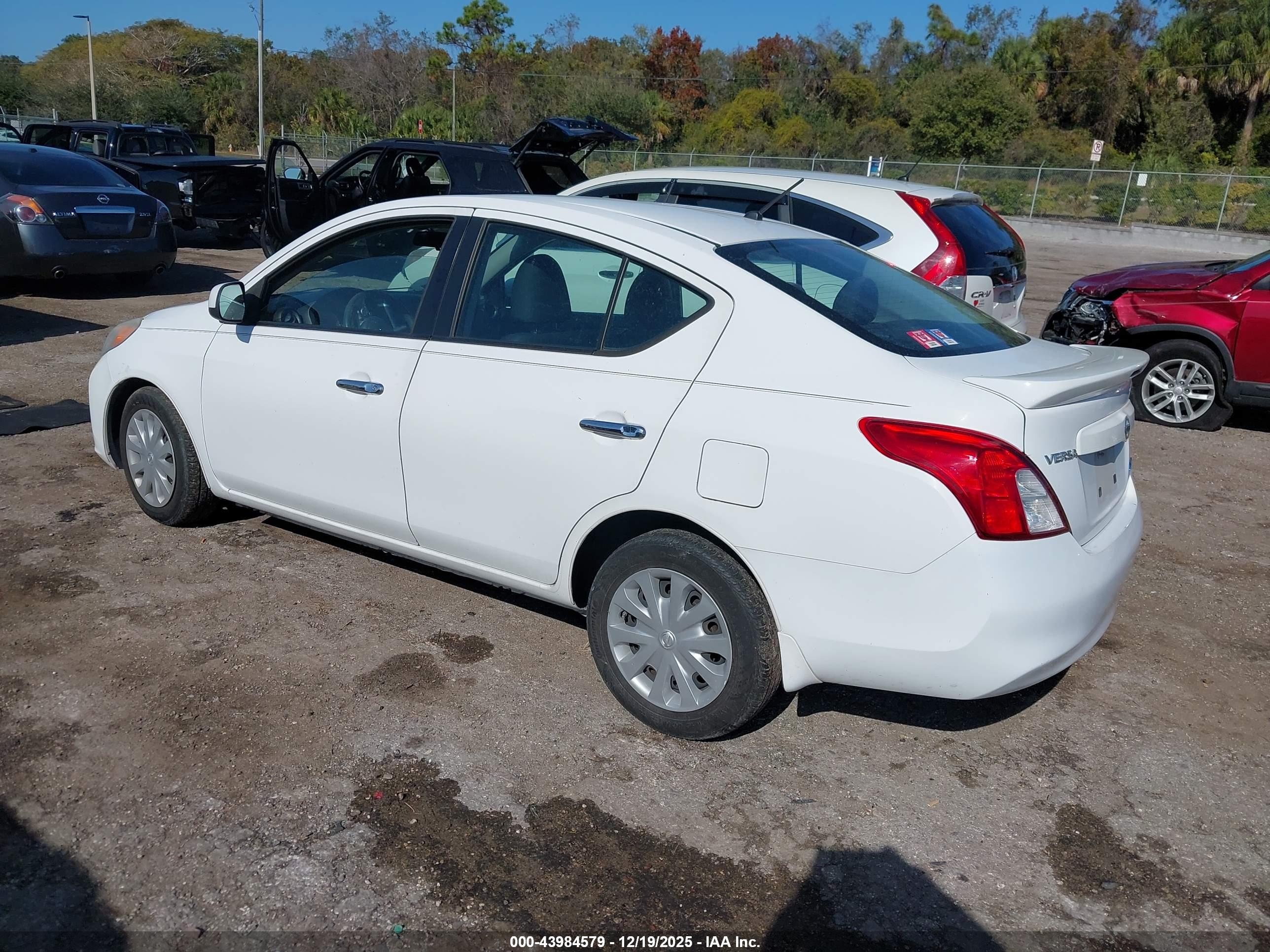 NISSAN VERSA image 3