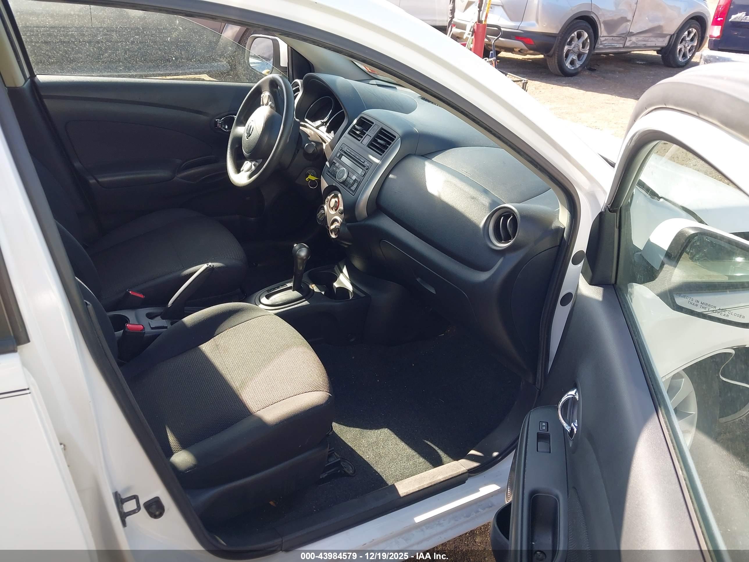 NISSAN VERSA image 5
